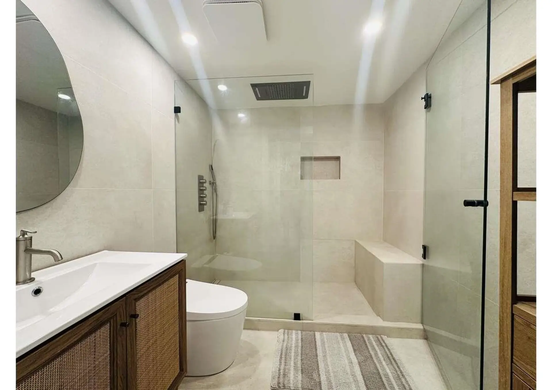 #202 1033 Marinaside Crescent - Image 9