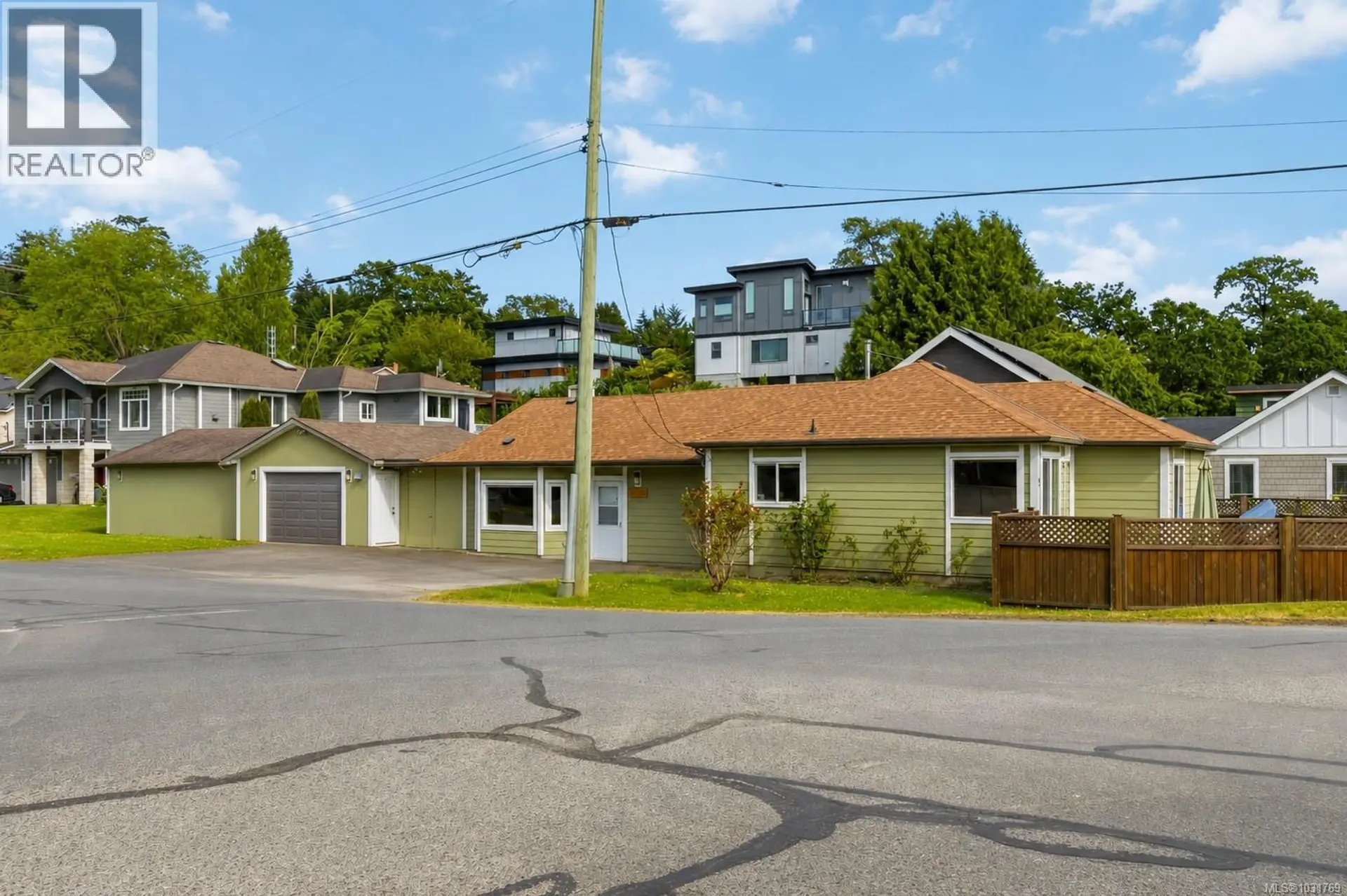 Property at 9 Camden Ave, View Royal, BC