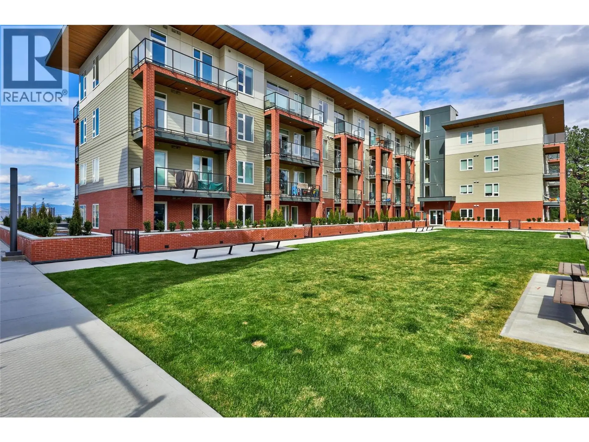 #304 885 University Drive - Image 19
