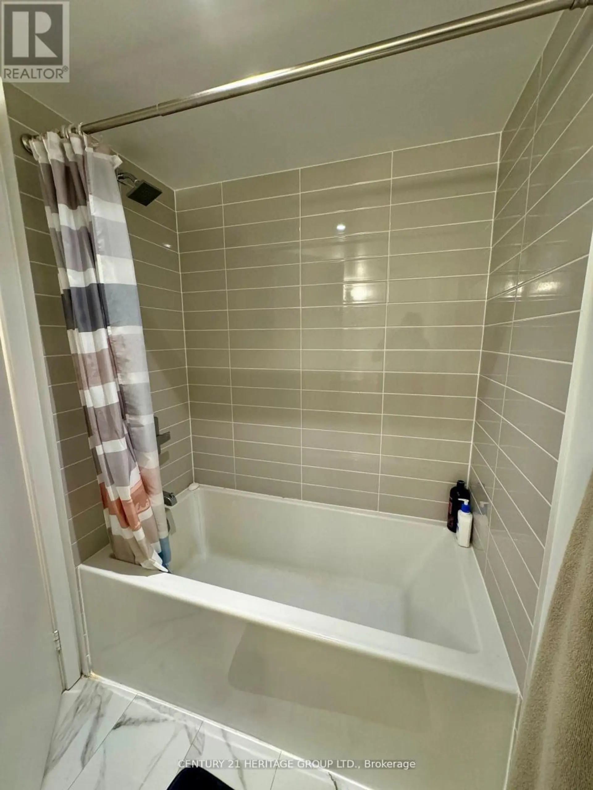 #602 181 HURON STREET - Image 12