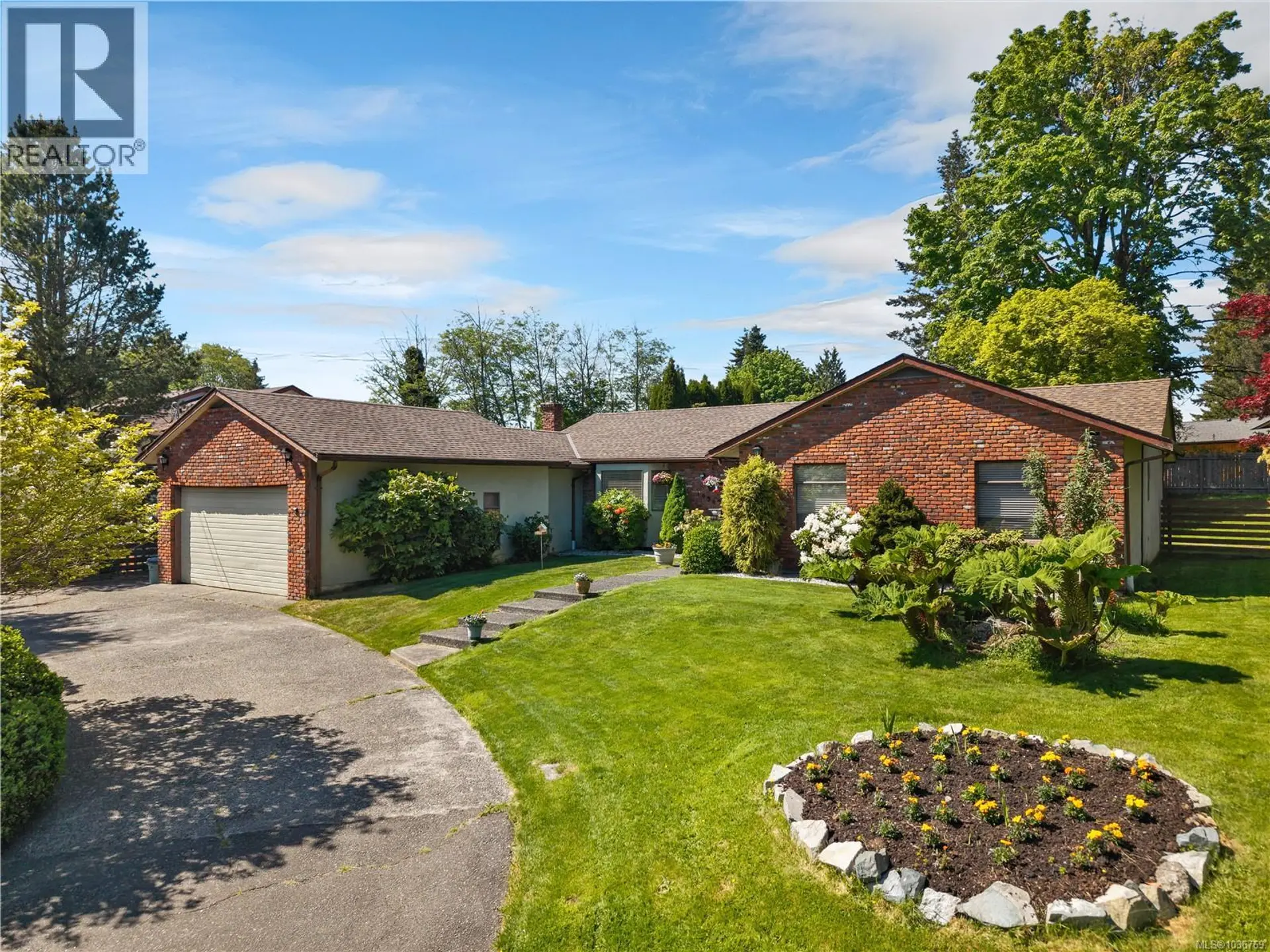 Property at 1930 Gillian Pl, Campbell River, BC