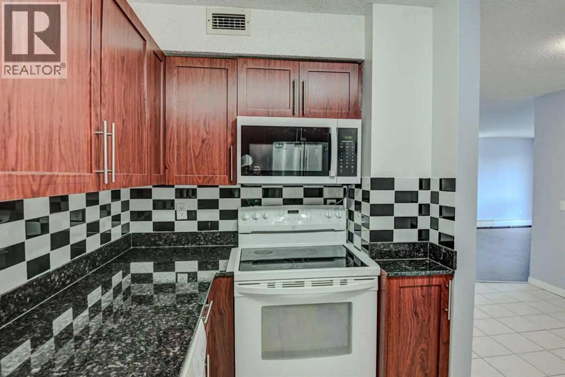 #204 1900 25A Street SW - Image 6