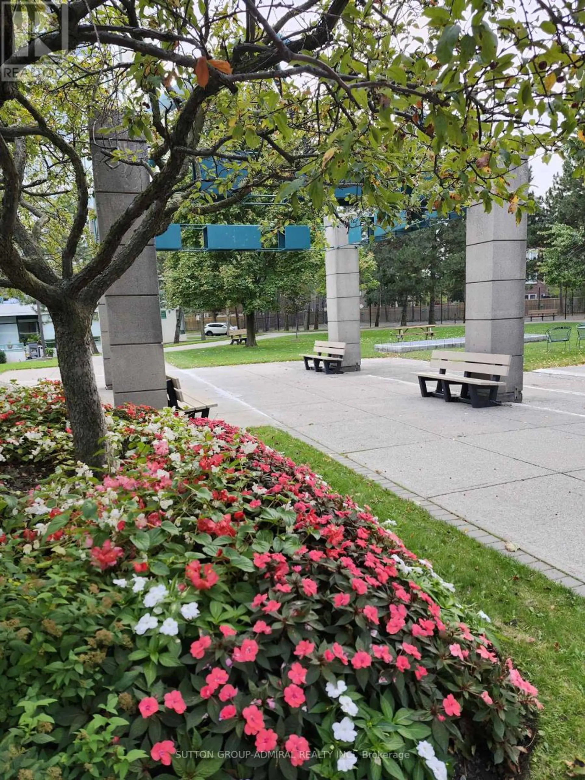 #910 120 PROMENADE CIRCLE - Image 4