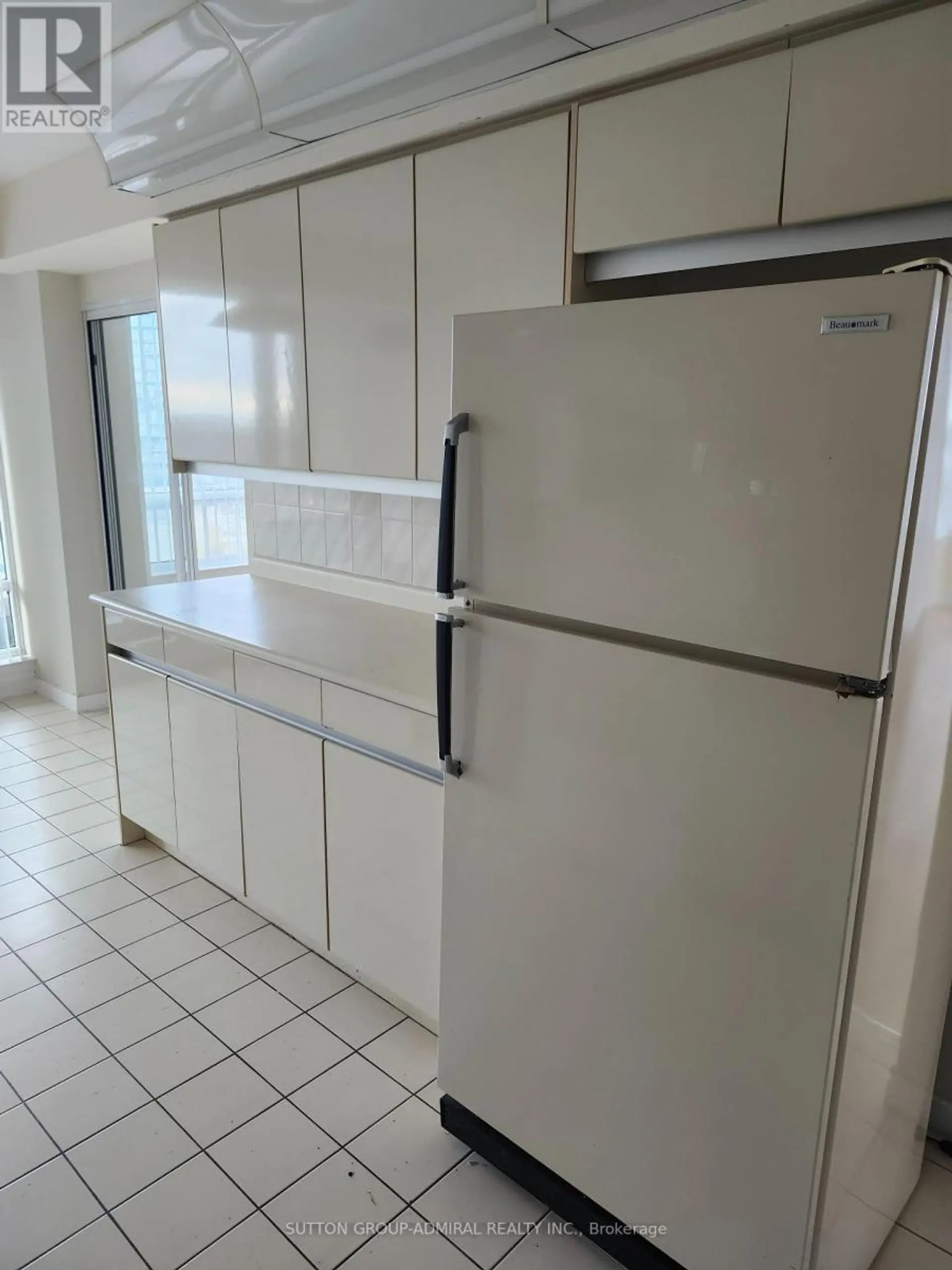 #910 120 PROMENADE CIRCLE - Image 8