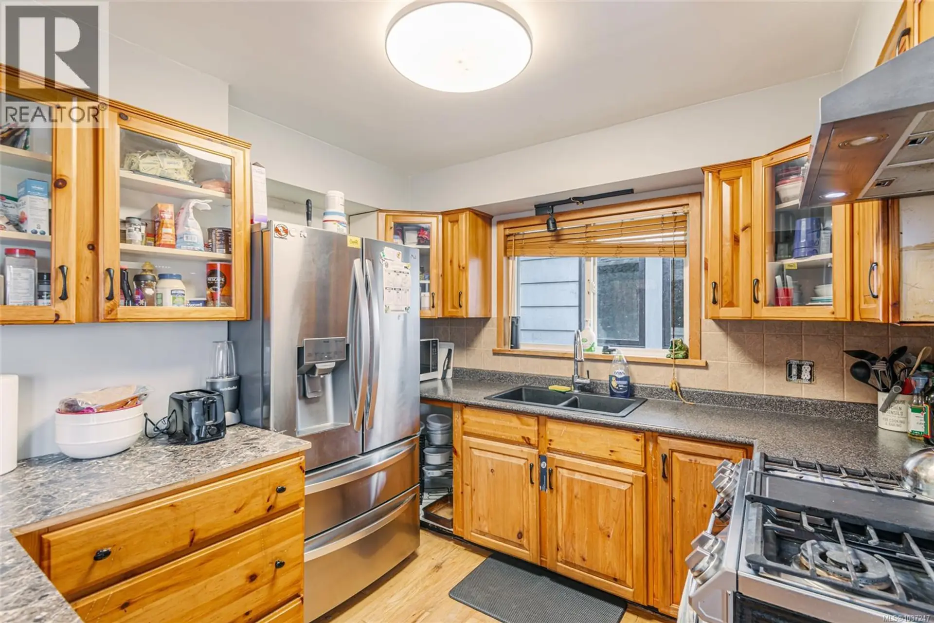2760 6th Ave - Image 4