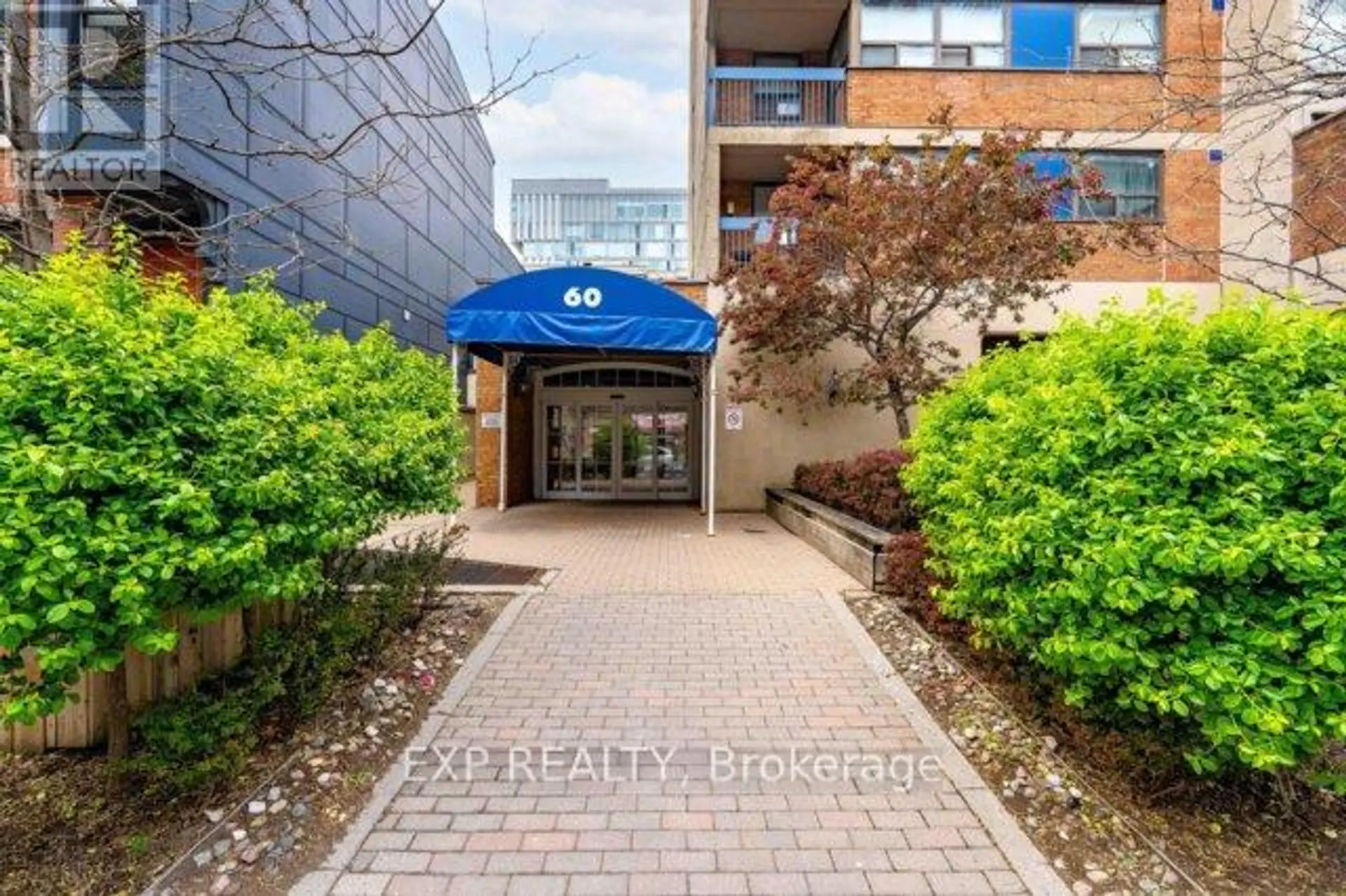 #435 60 ST PATRICK STREET - Image 2