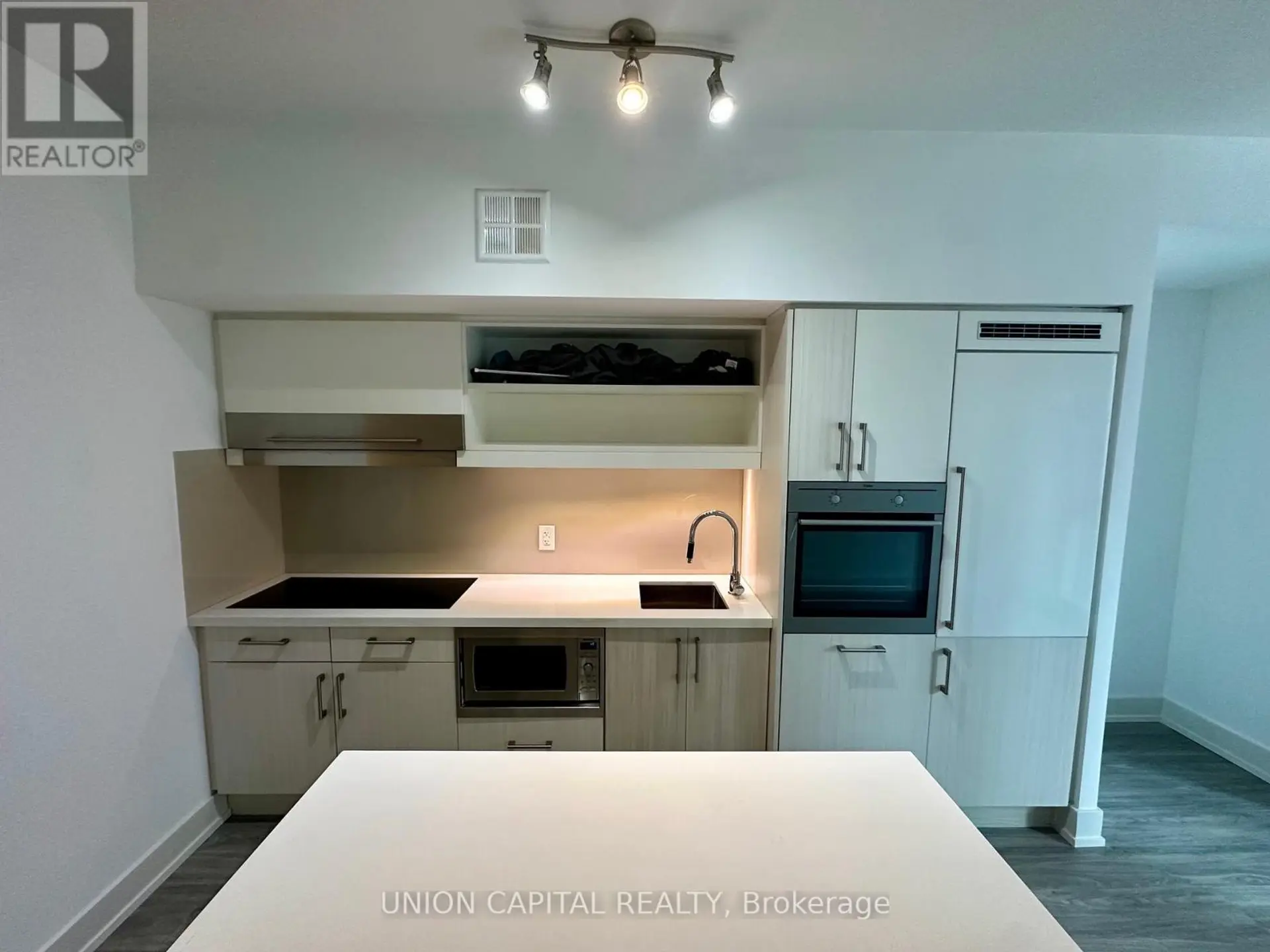 #501 39 SHERBOURNE STREET - Image 2