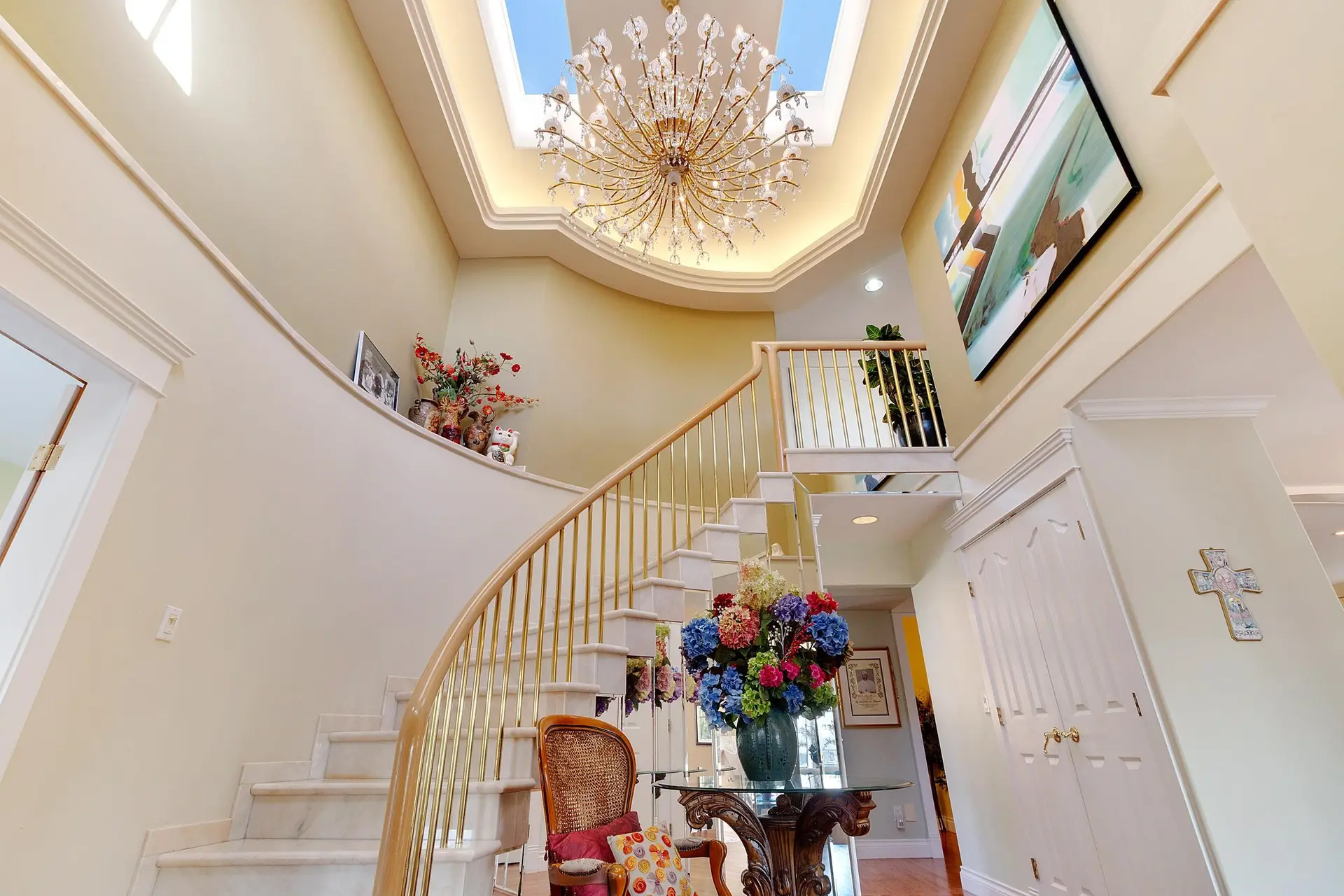 2541 Marine Drive - Image 2