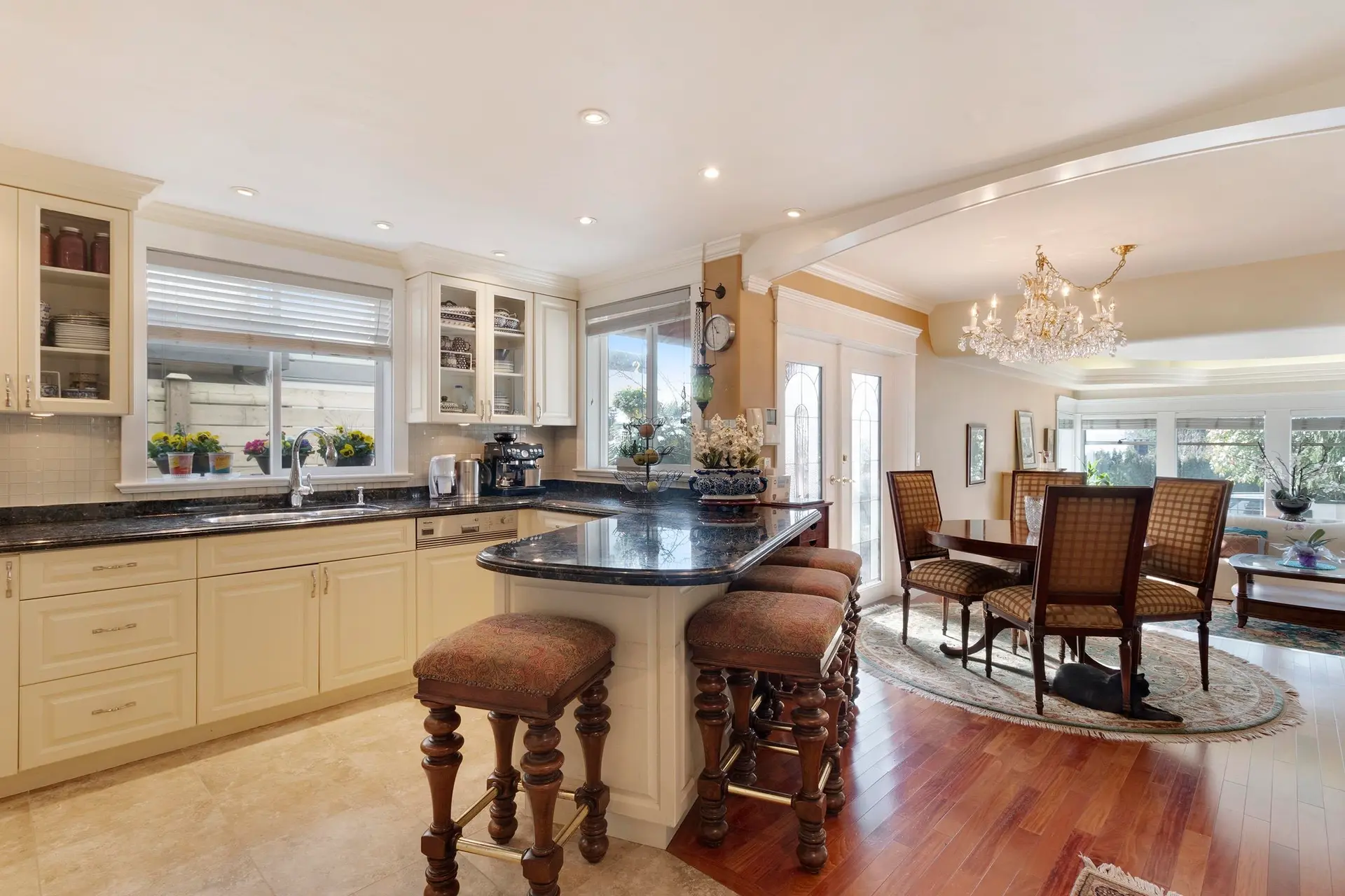 2541 Marine Drive - Image 6