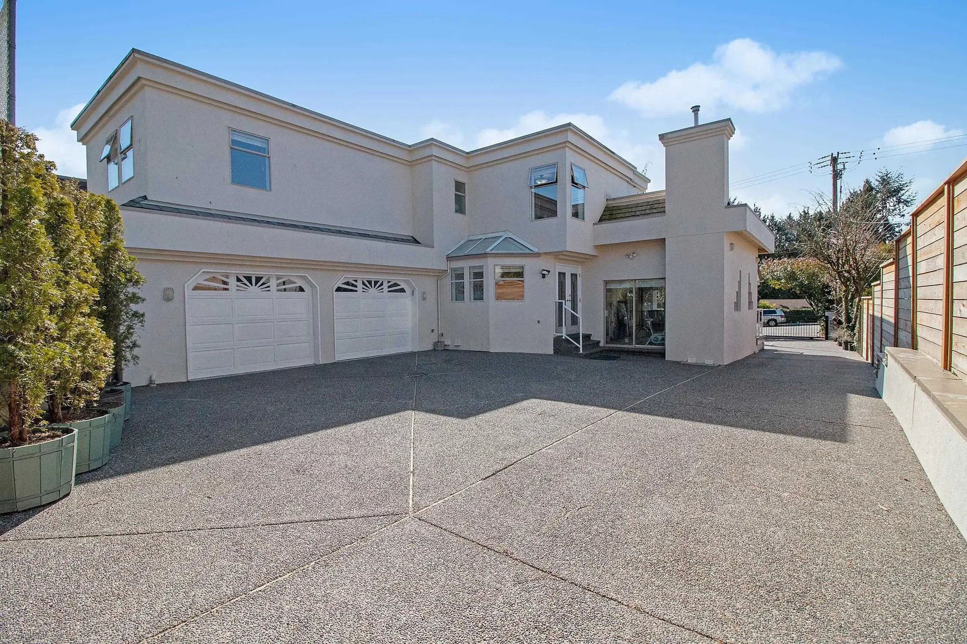 2541 Marine Drive - Image 13
