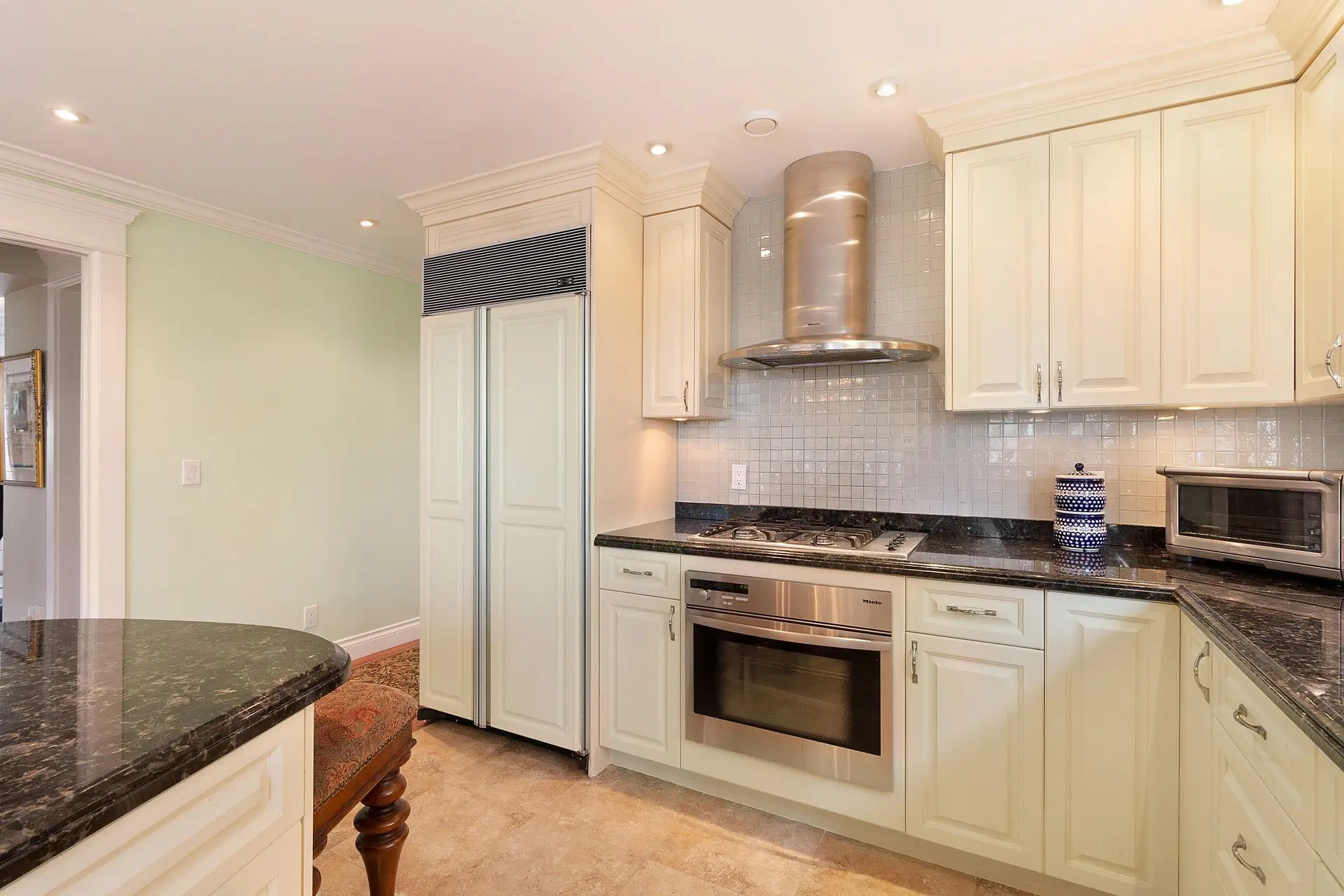 2541 Marine Drive - Image 7