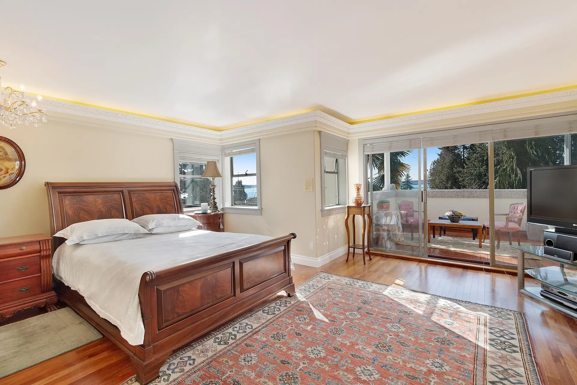 2541 Marine Drive - Image 10