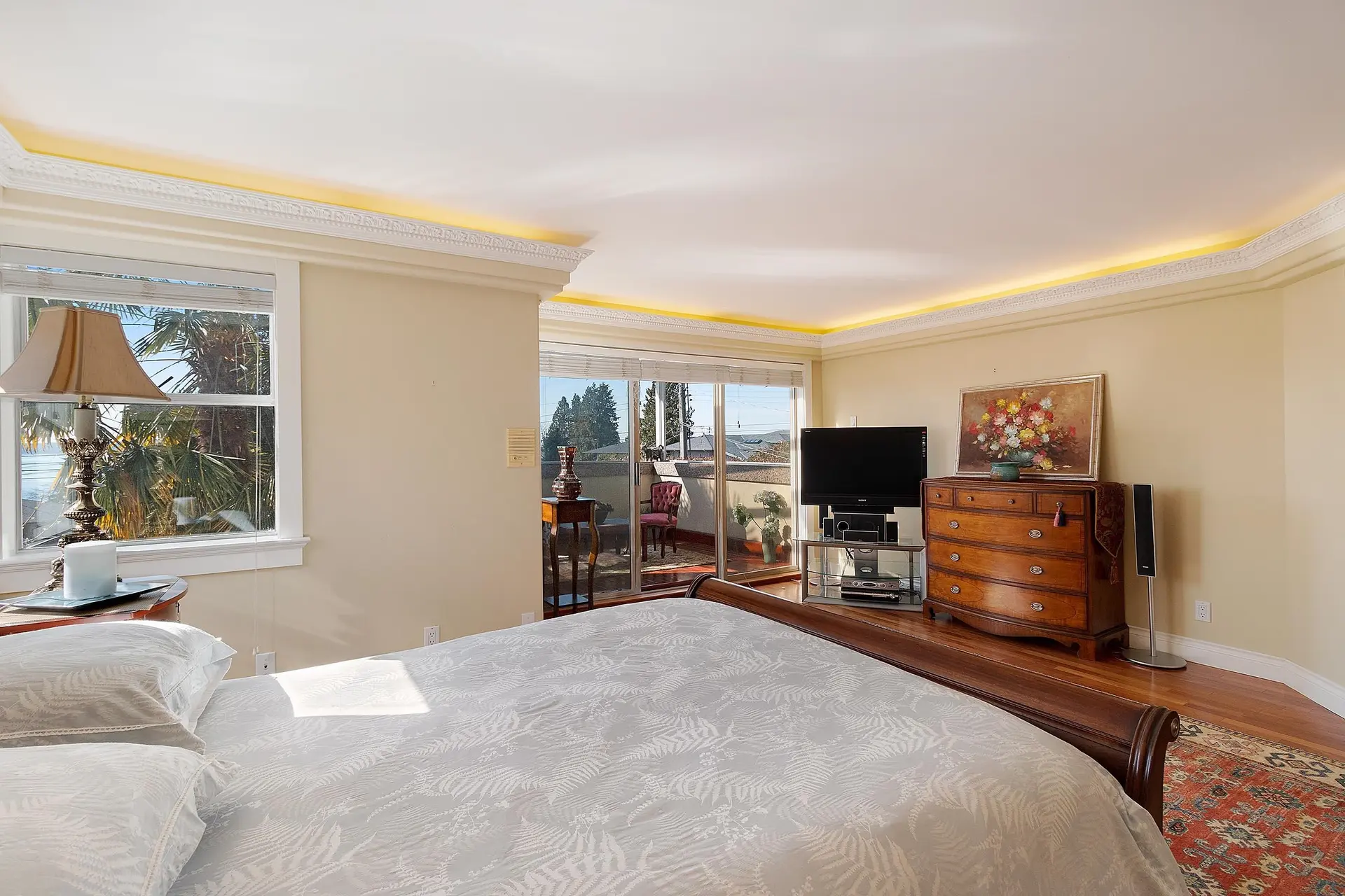 2541 Marine Drive - Image 11