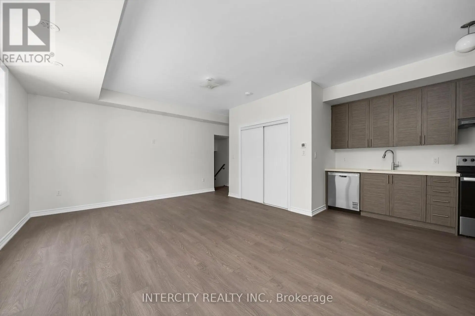 14 SAVVY LANE - Image 6