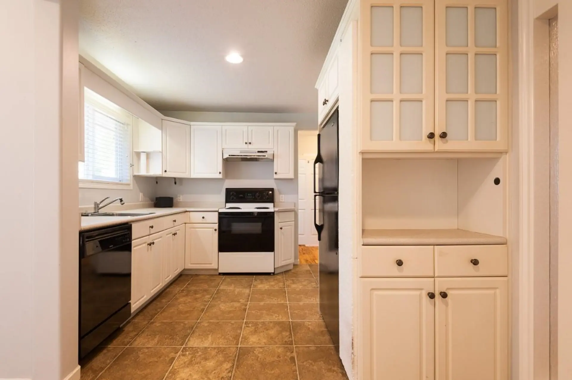 15661 Roper Avenue - Image 3
