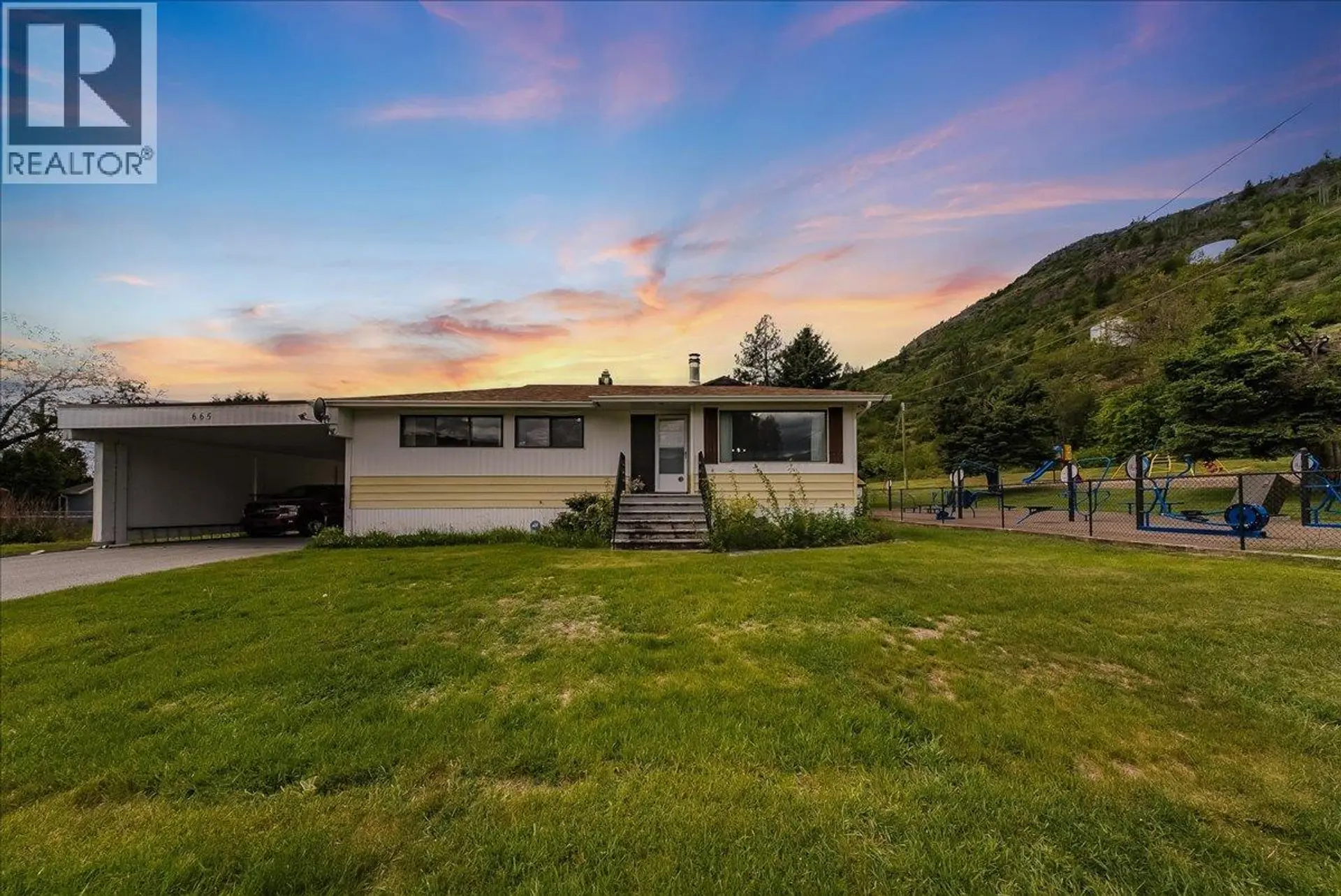 Property at 665 6 Street, Montrose, BC