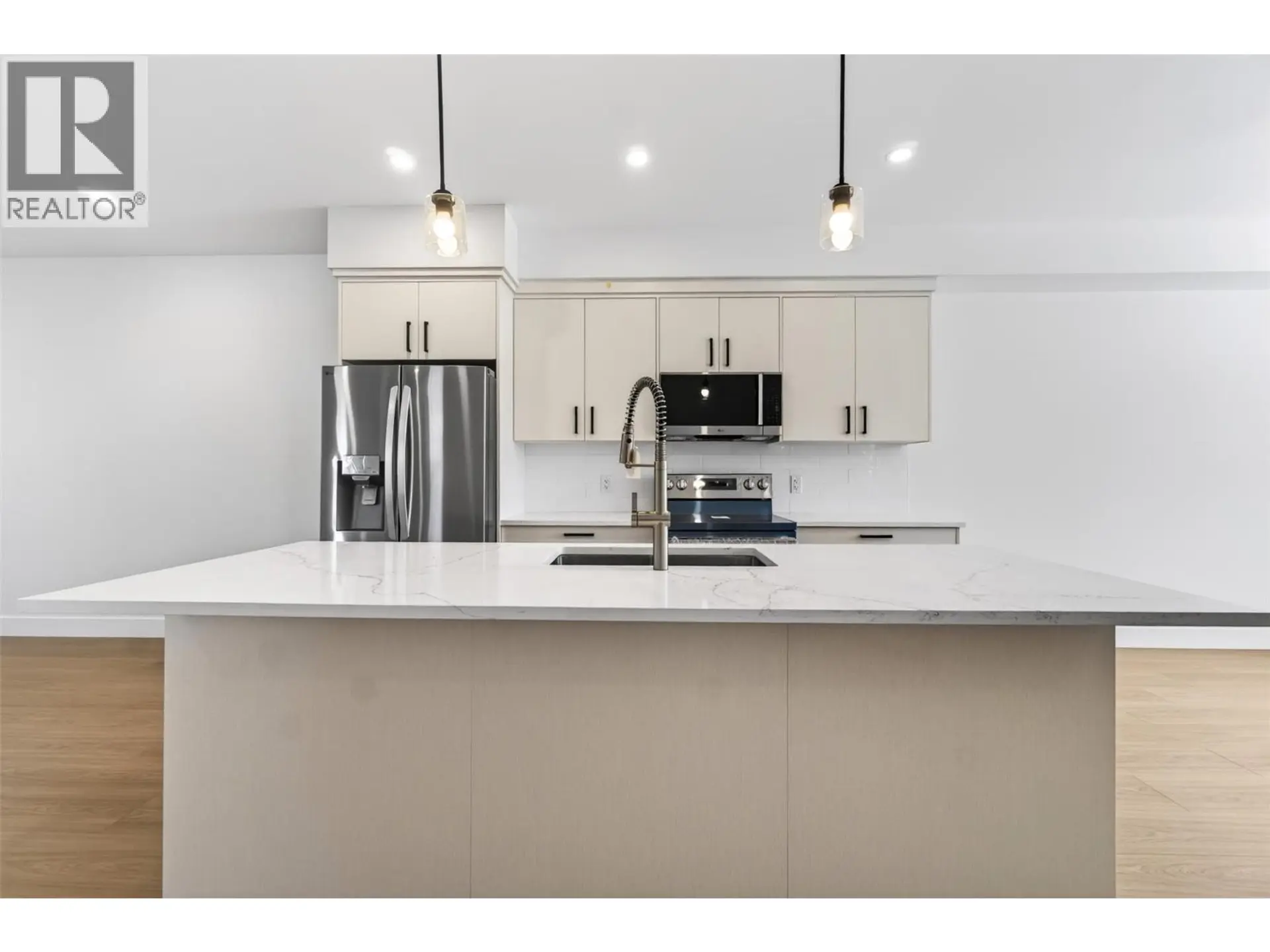 #3 222 Temple Street - Image 4