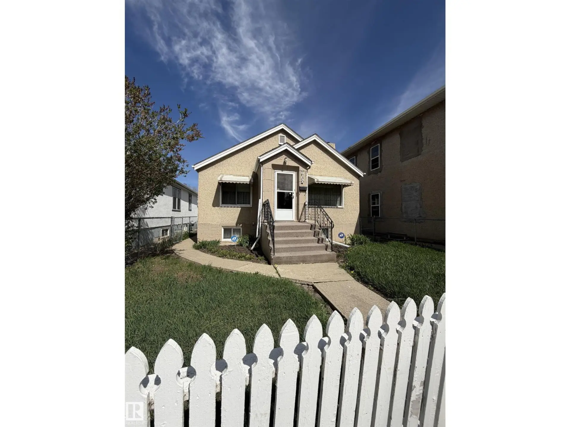 9630 106 AV NW - Image 1
