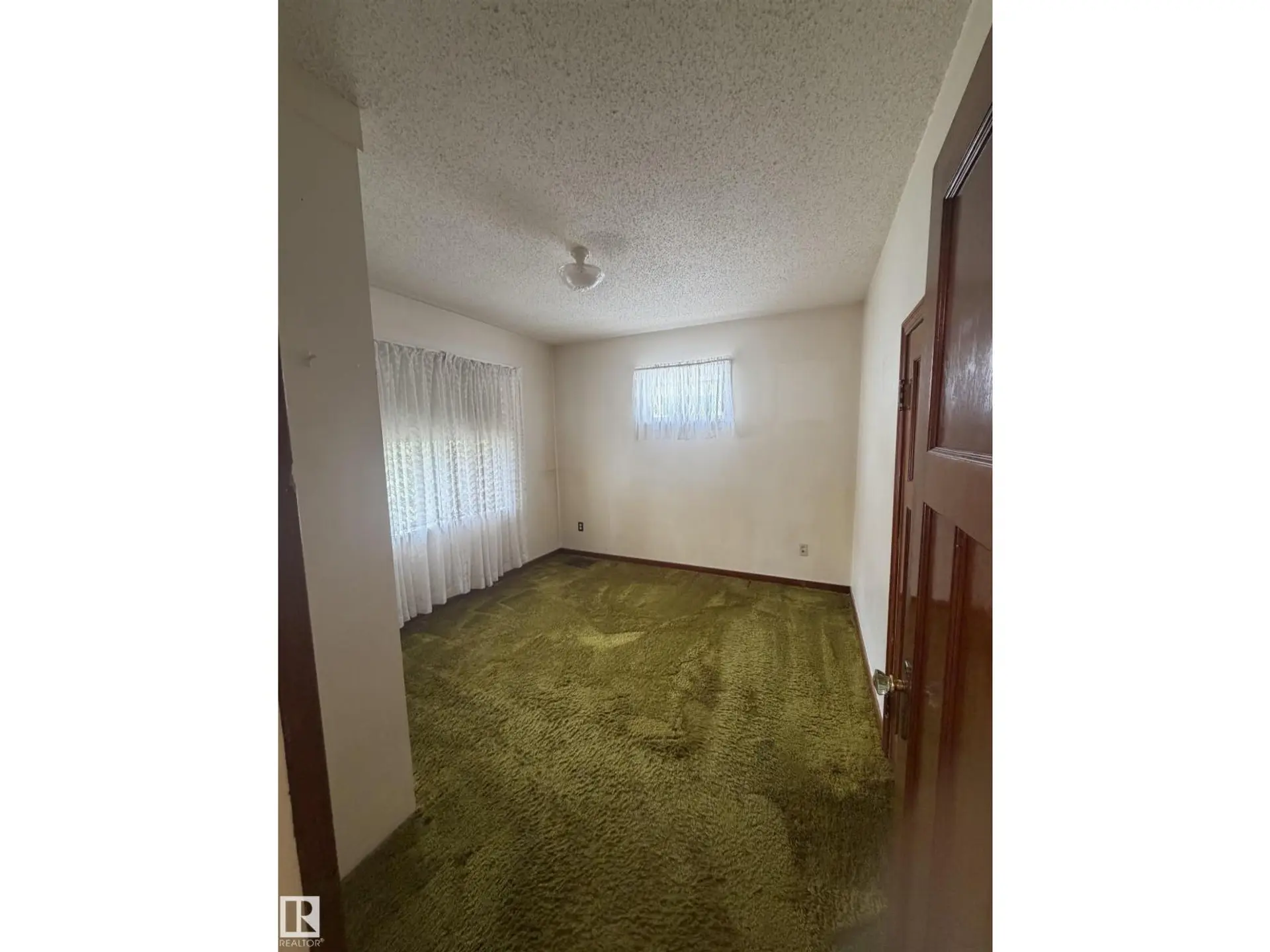 9630 106 AV NW - Image 10