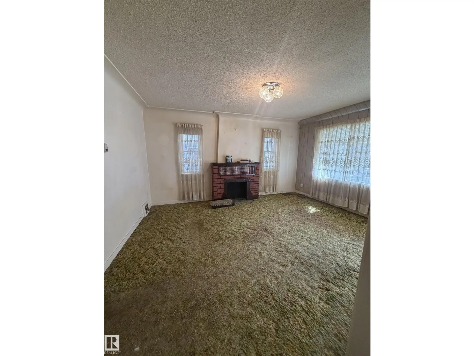 9630 106 AV NW - Image 6
