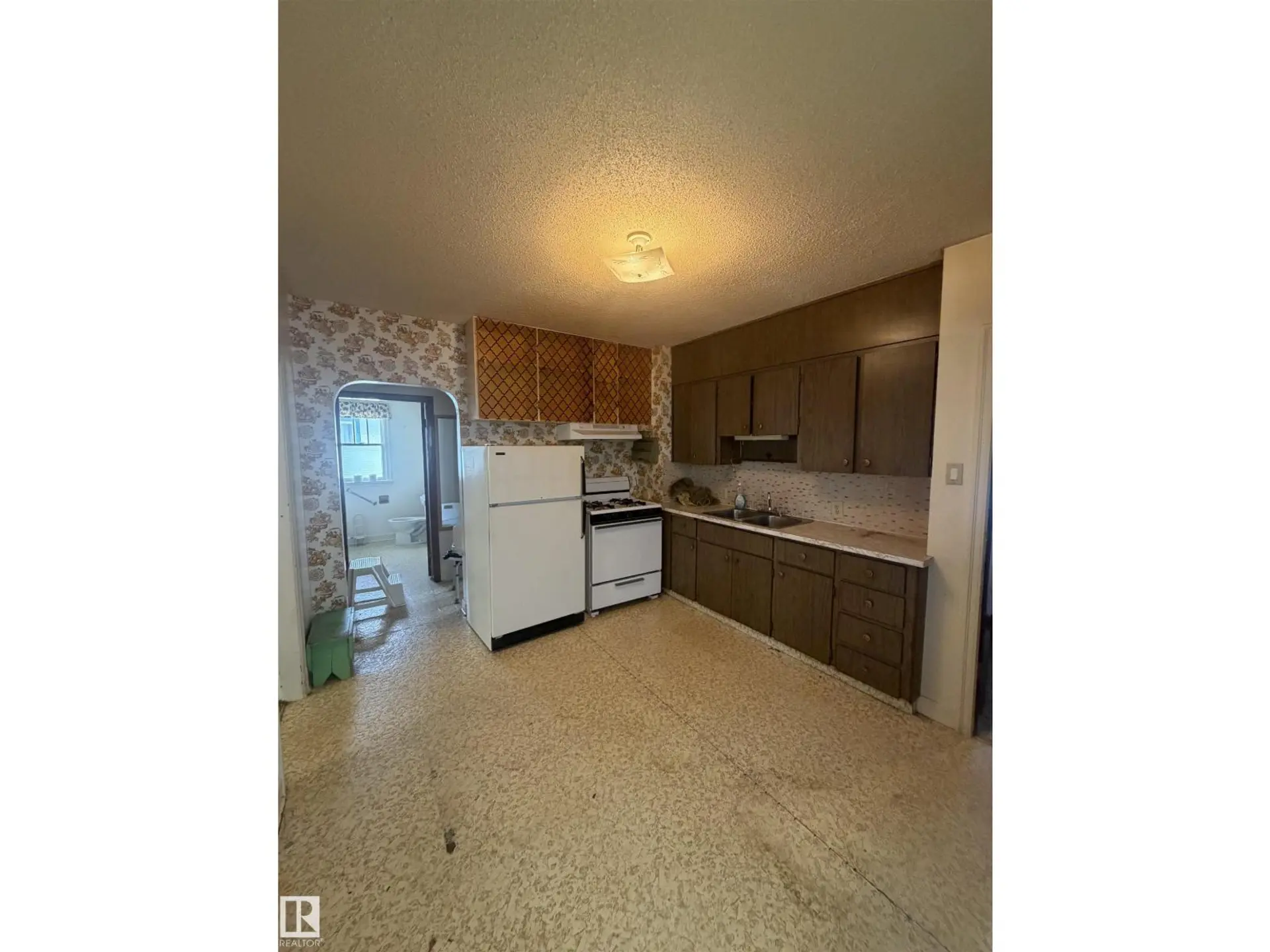 9630 106 AV NW - Image 8