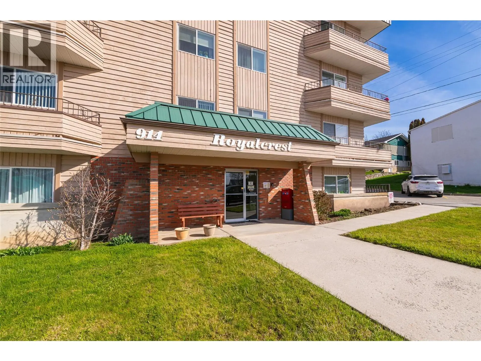 #403 914 Vancouver Street - Image 3