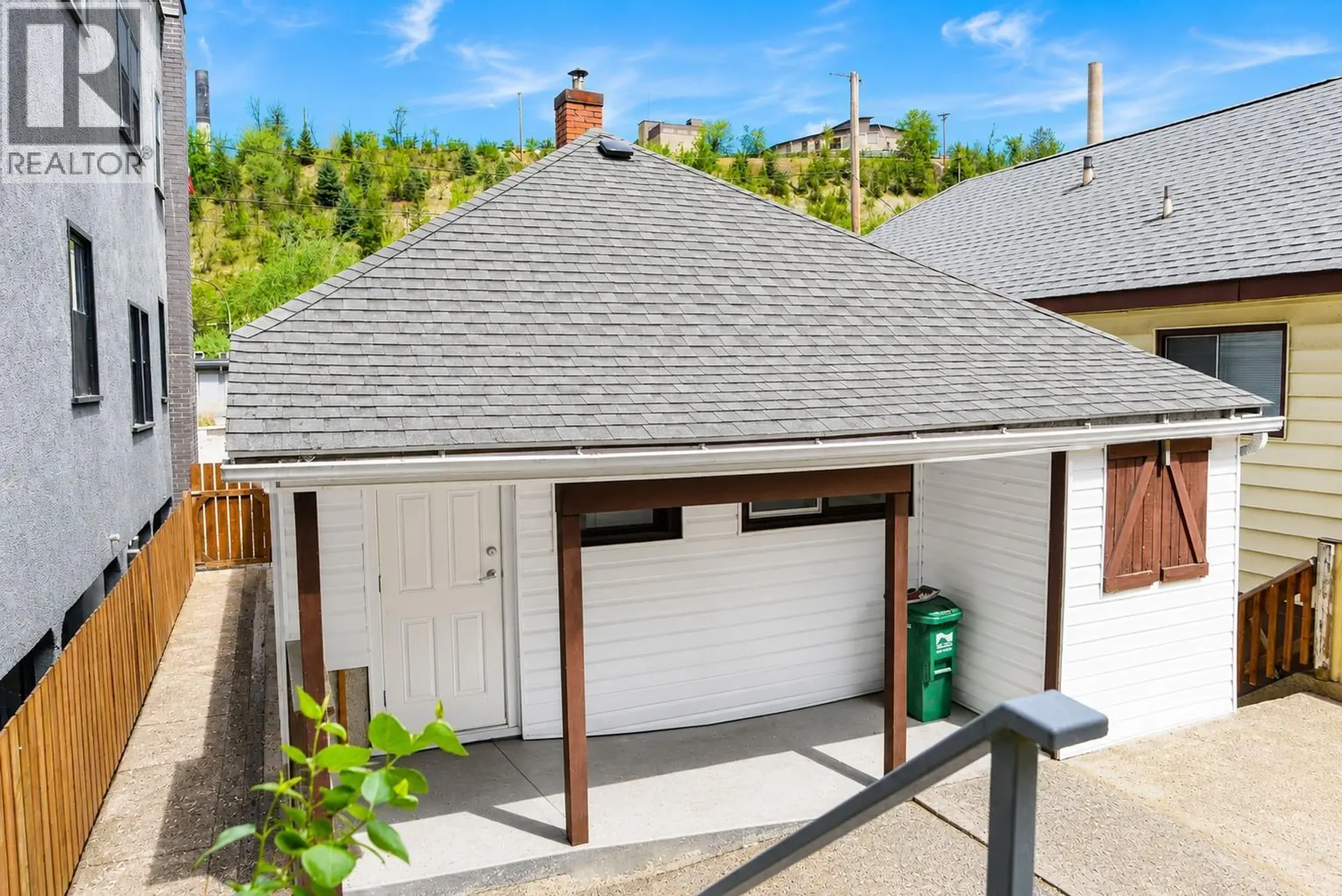 674 Victoria Street - Image 2