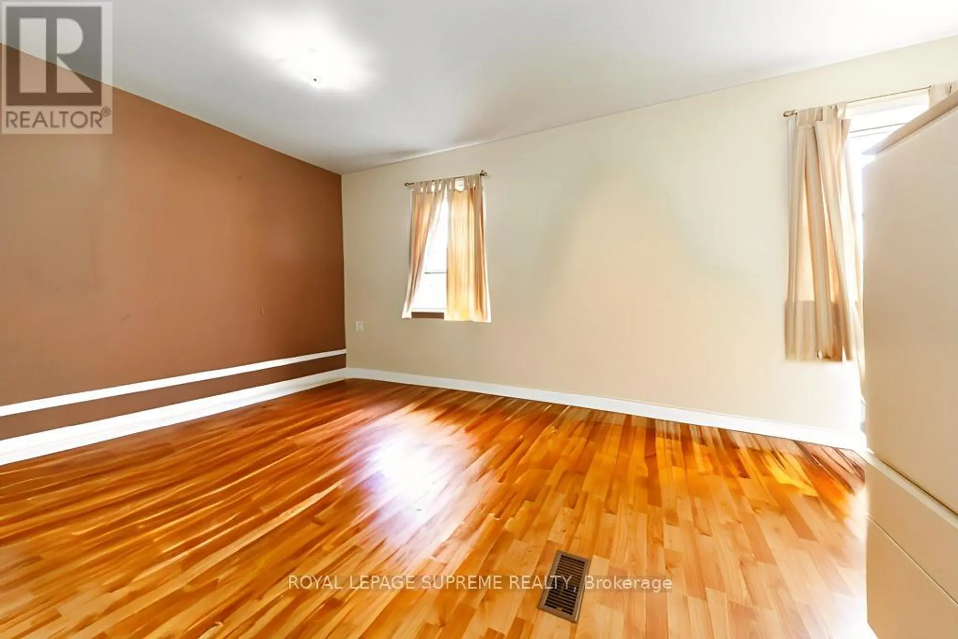 109 REGINA AVENUE - Image 8