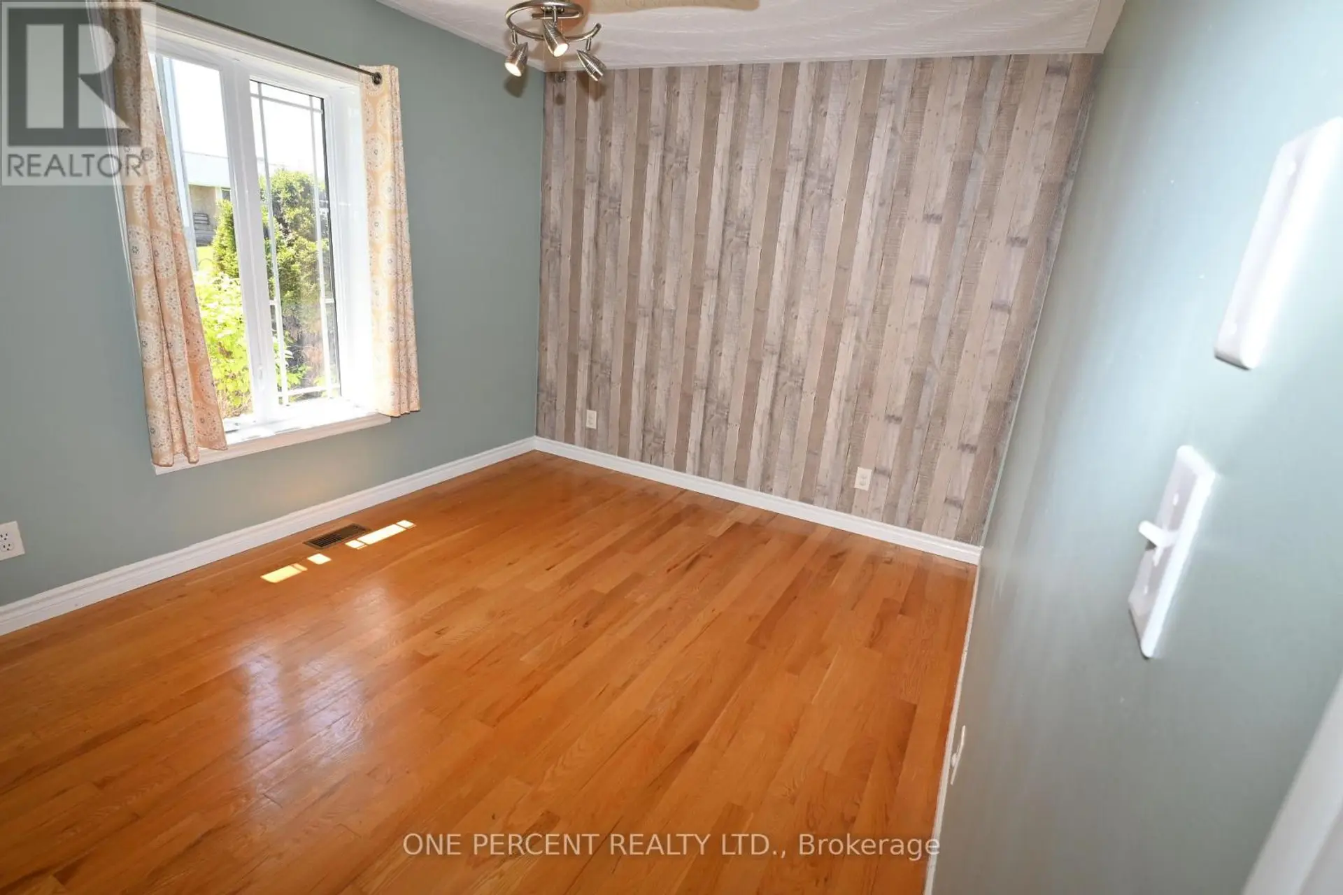 2010 RUE DU PARC STREET W - Image 10