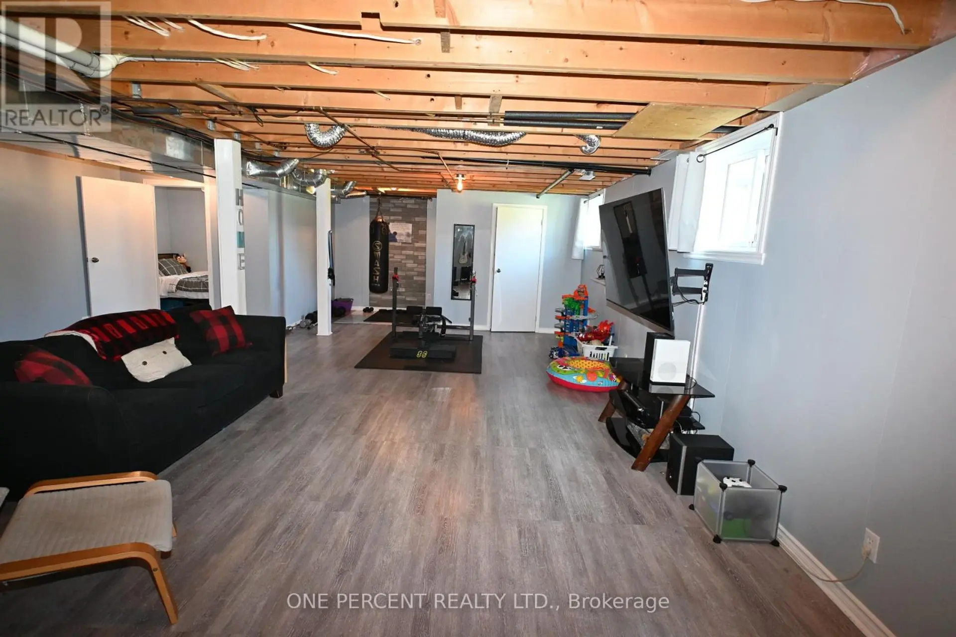 2010 RUE DU PARC STREET W - Image 13