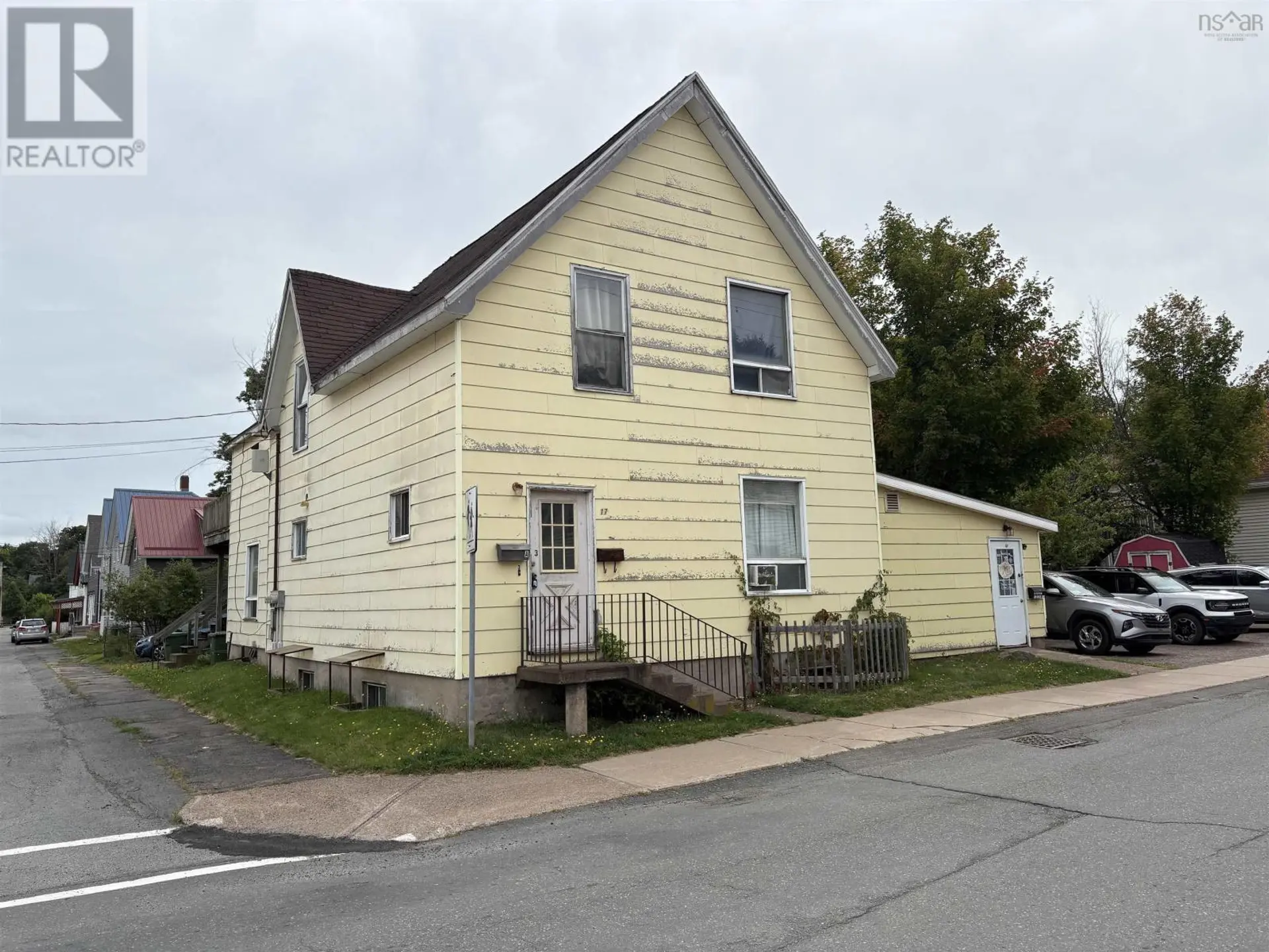 17 Lyman Street - Image 2