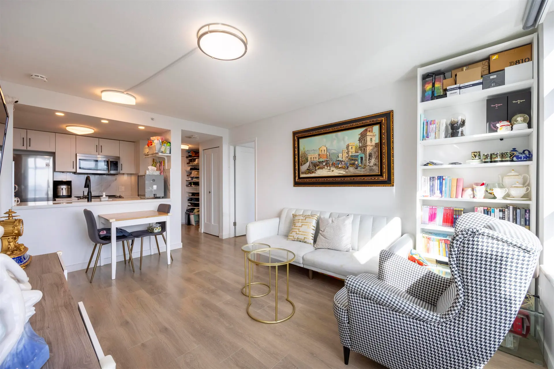#2508 438 Seymour Street - Image 2