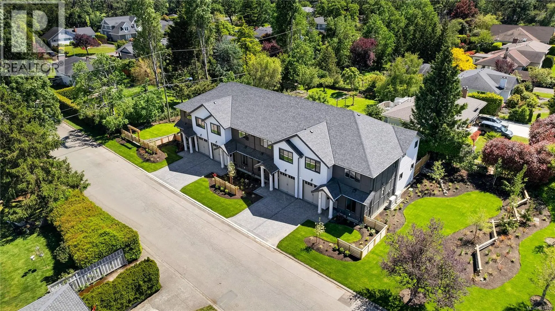 Property at #4 3333 Henderson Rd, Oak Bay, BC