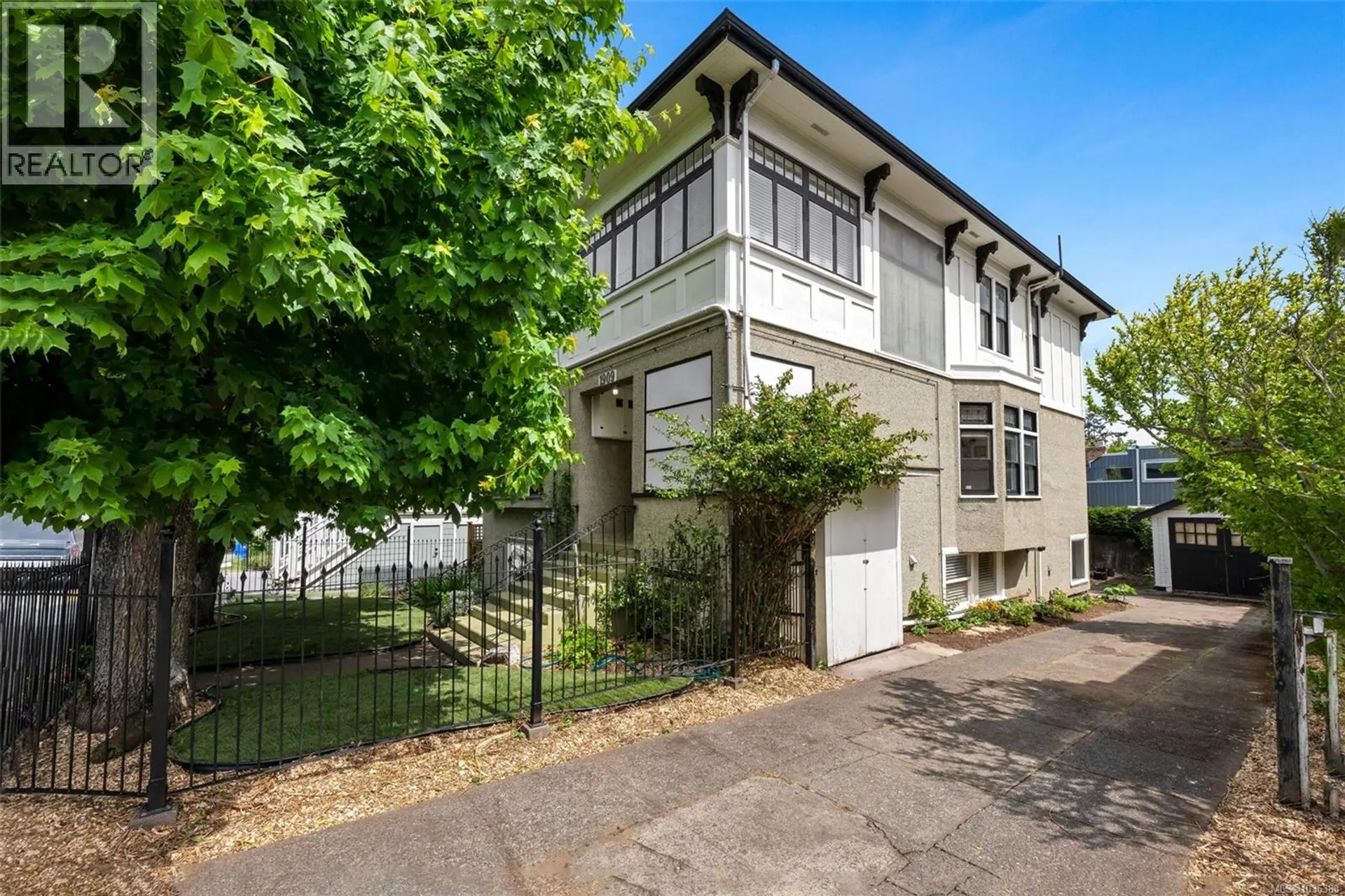 Property at 1909 FERNWOOD Rd, Victoria, BC