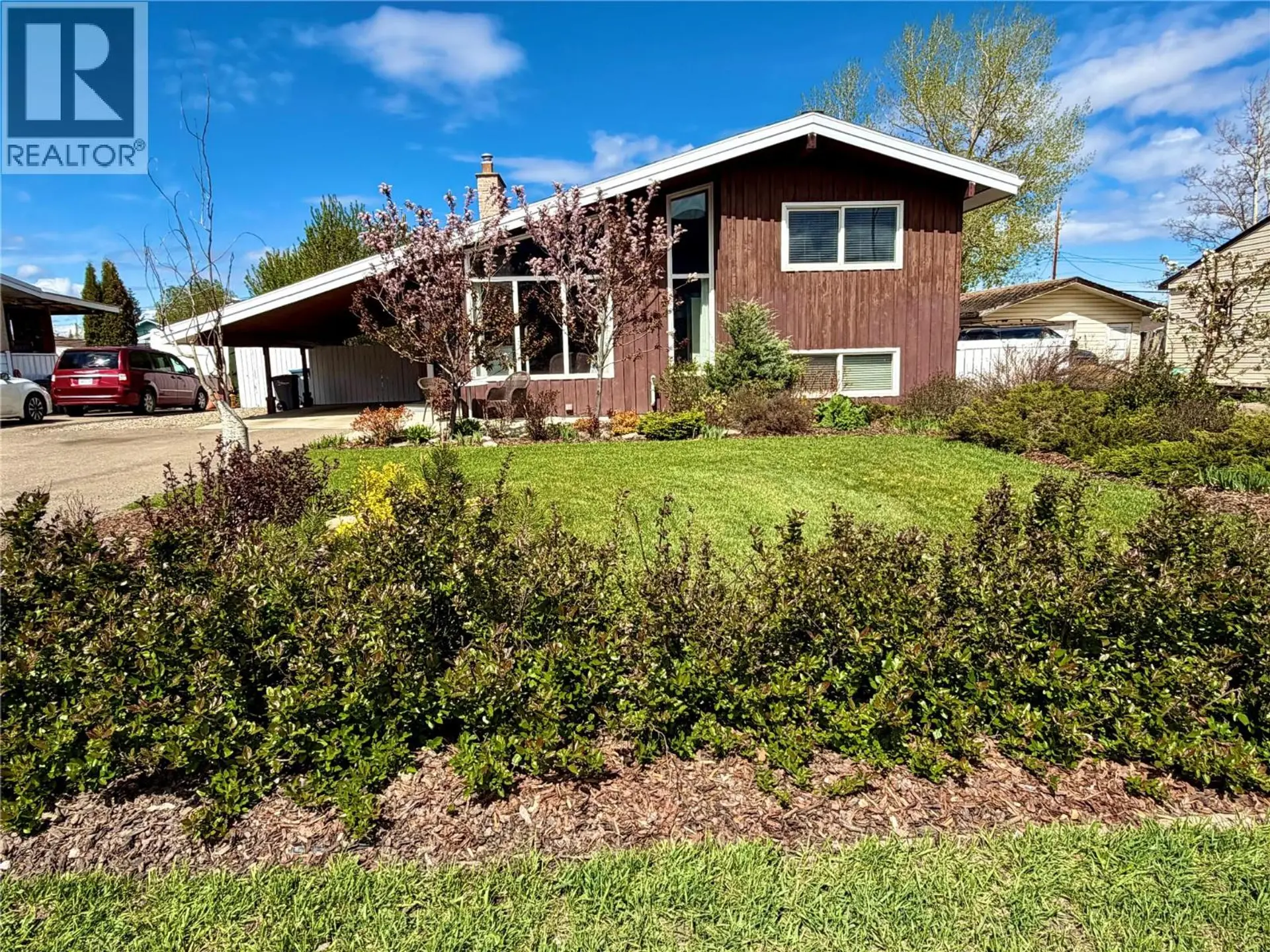 Property at 924 112 Avenue, Dawson Creek, BC
