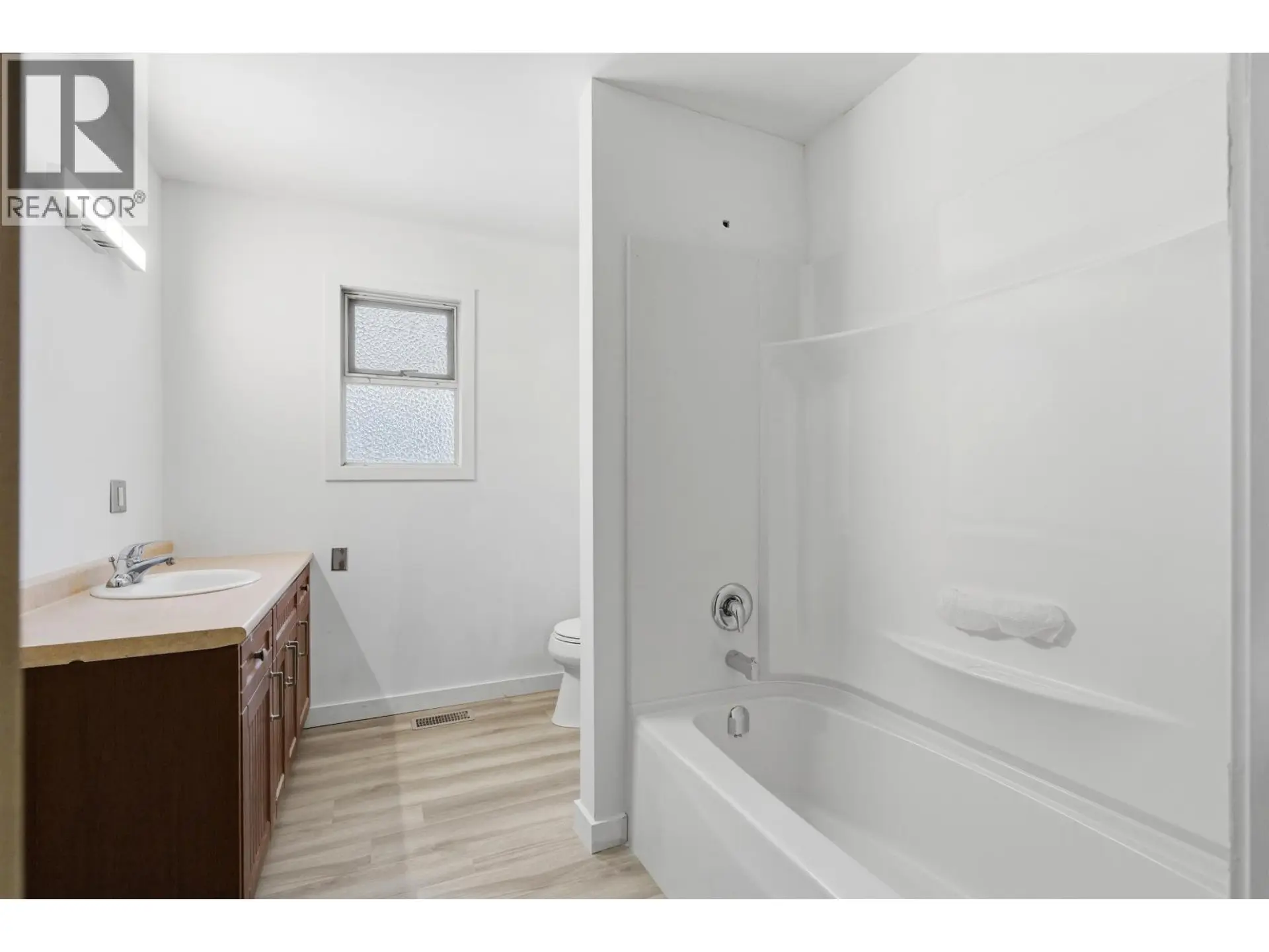 1012 CONRAD CRESCENT - Image 11