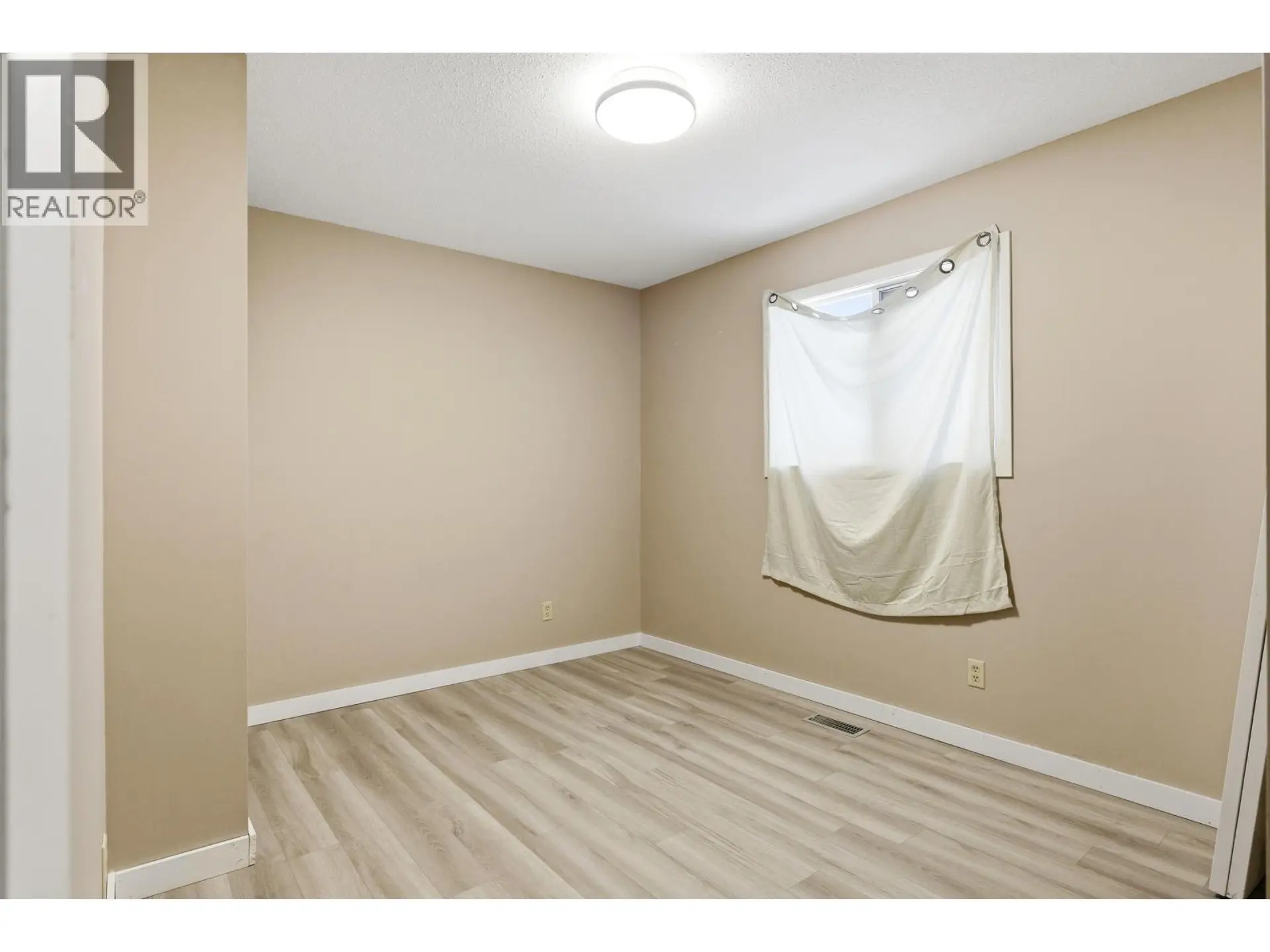 1012 CONRAD CRESCENT - Image 8