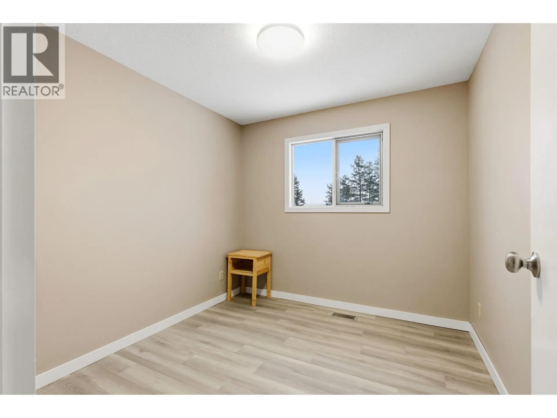1012 CONRAD CRESCENT - Image 9