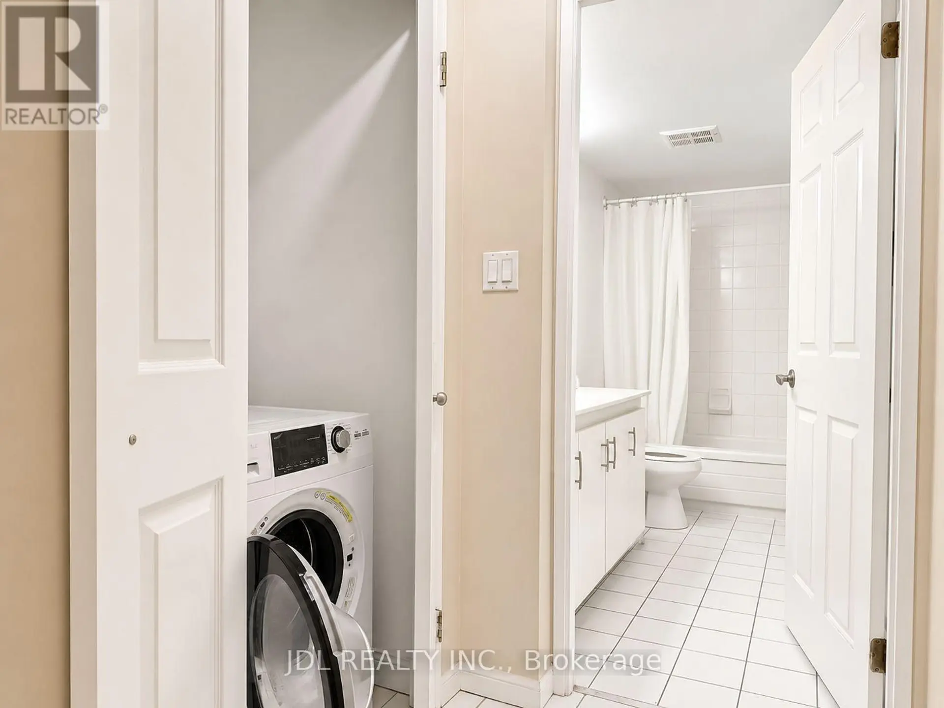 #2002 24 WELLESLEY STREET W - Image 4