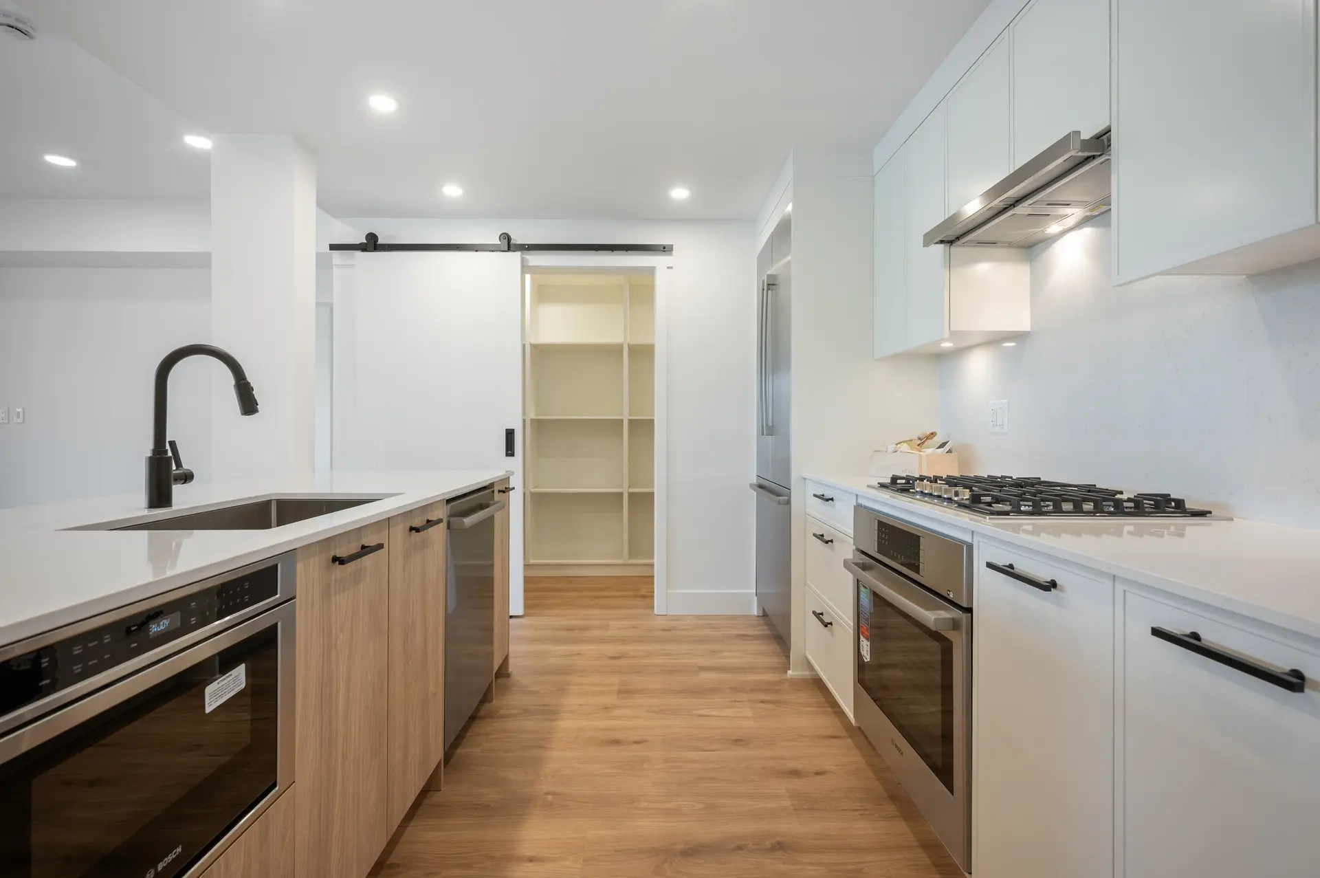 #205 33160 Plaxton Crescent - Image 8