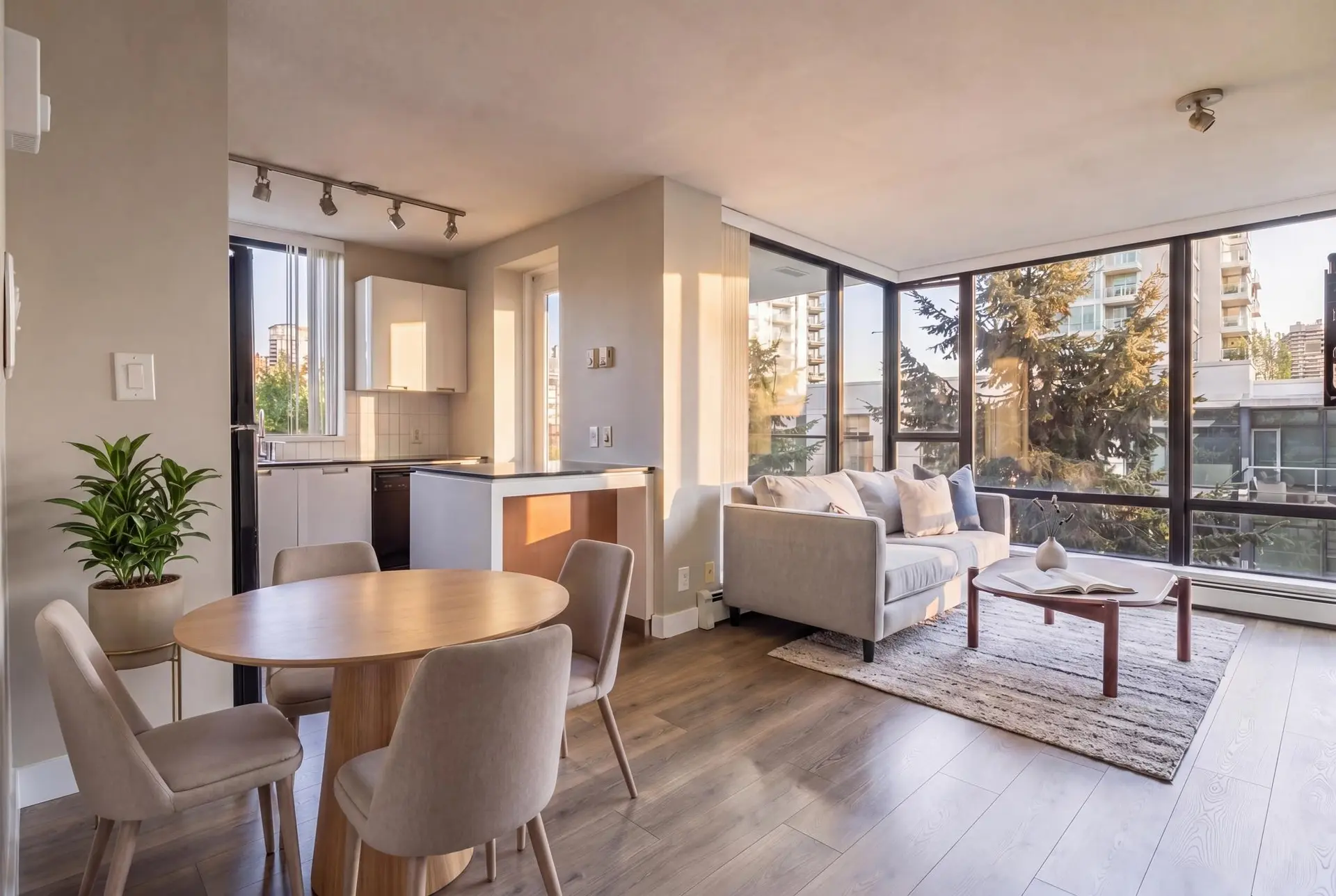Property at #807 151 W 2nd Street, North Vancouver, BC