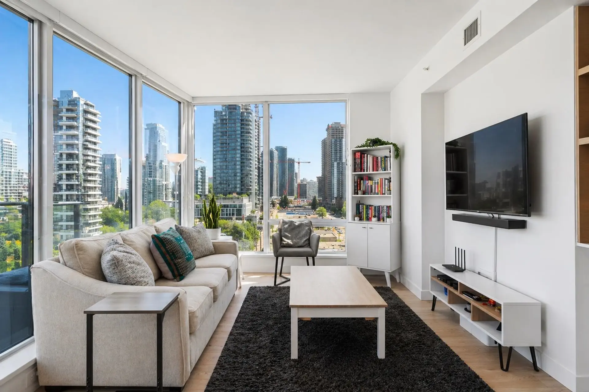 #1106 2181 Madison Avenue - Image 4