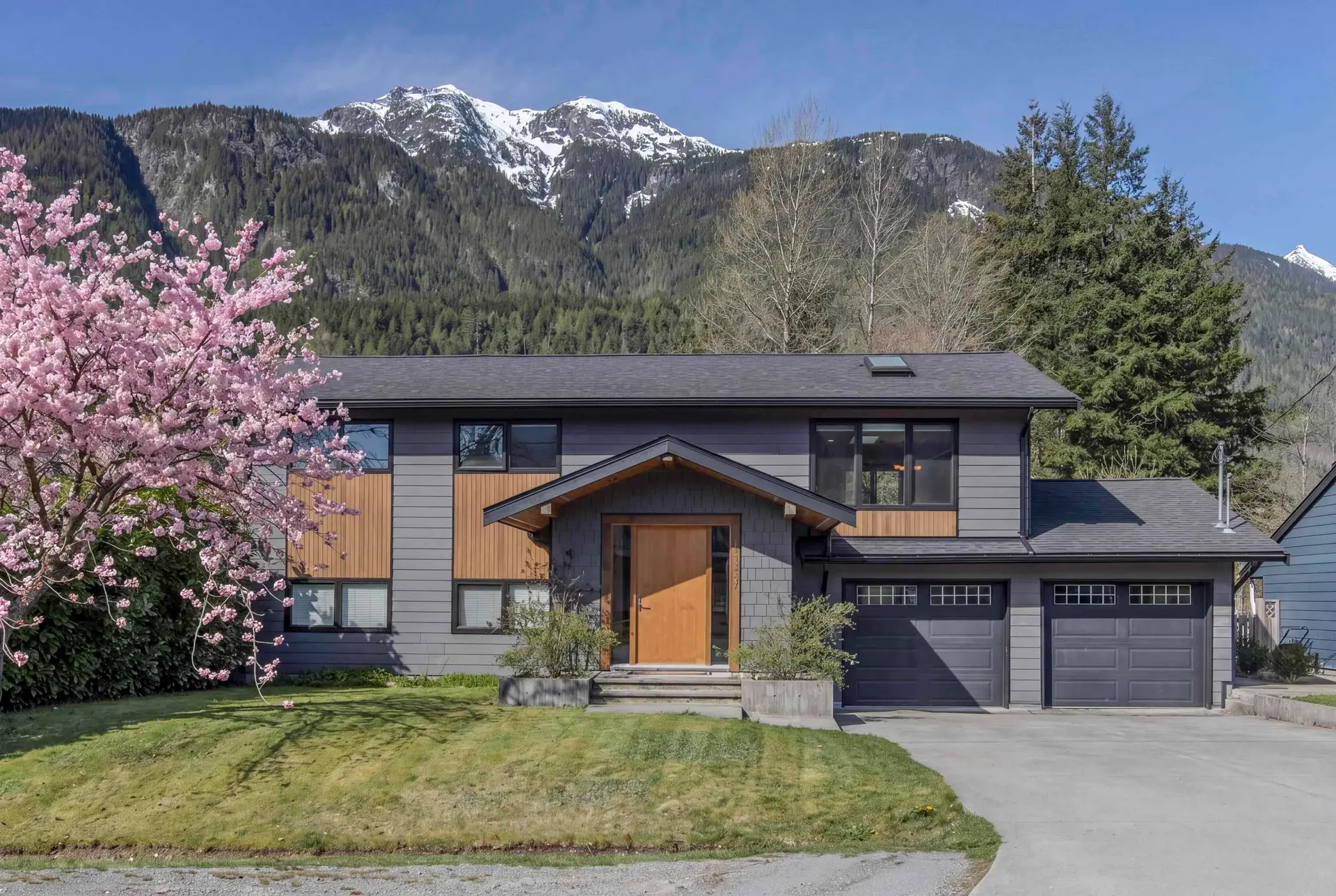Property at 41557 Rod Road, Brackendale, BC