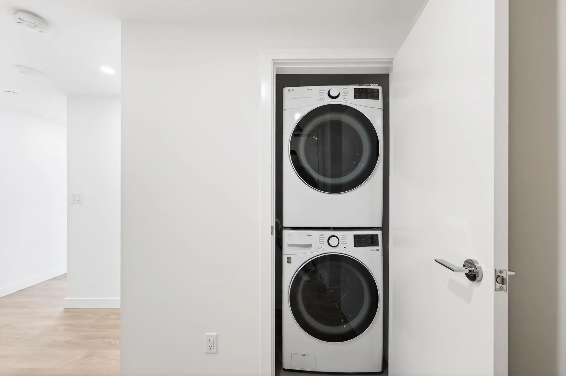 #2804 308 Alderson Avenue - Image 5