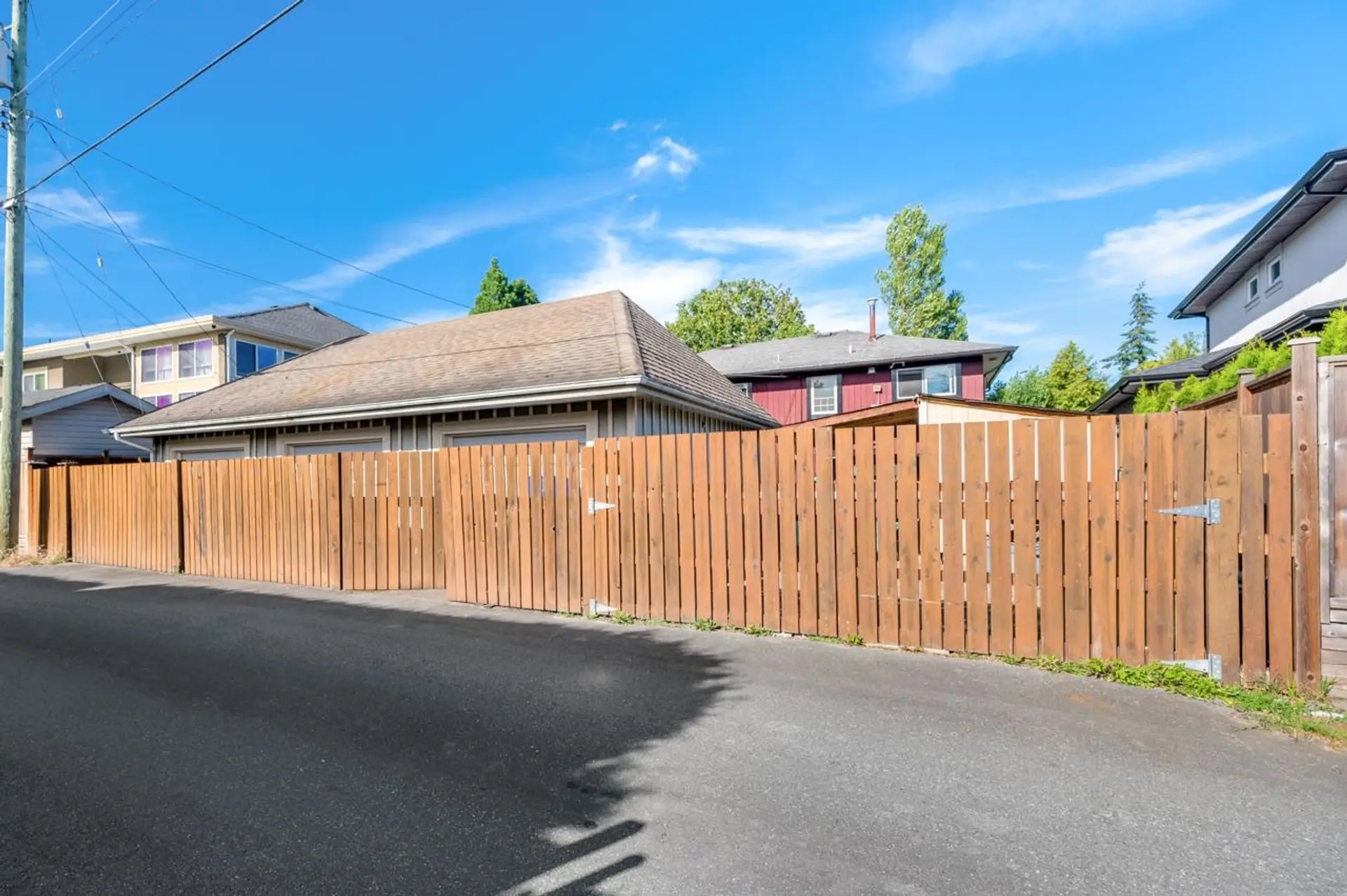 10540 Aintree Crescent - Image 2
