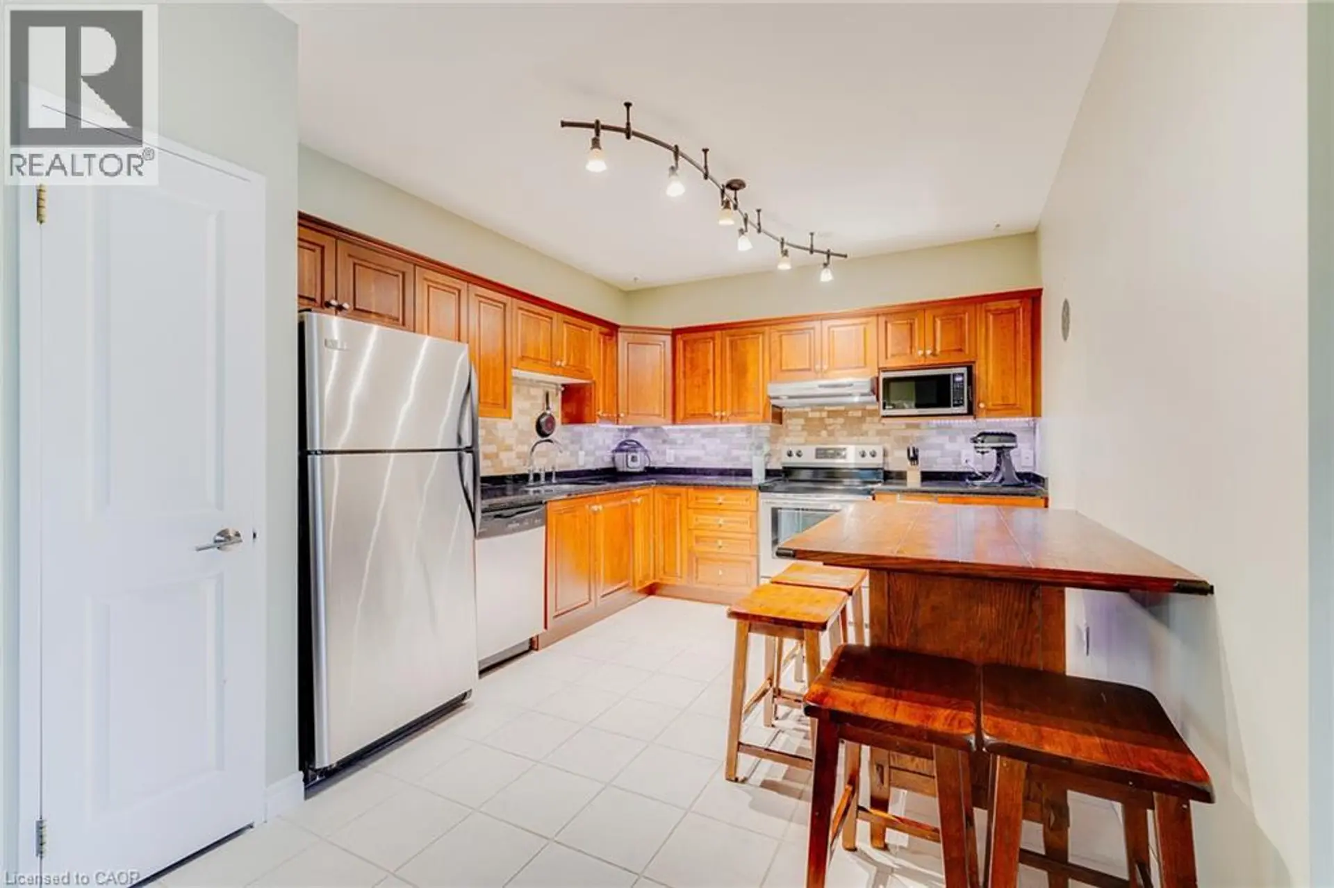 #403 255 KEATS Way - Image 3