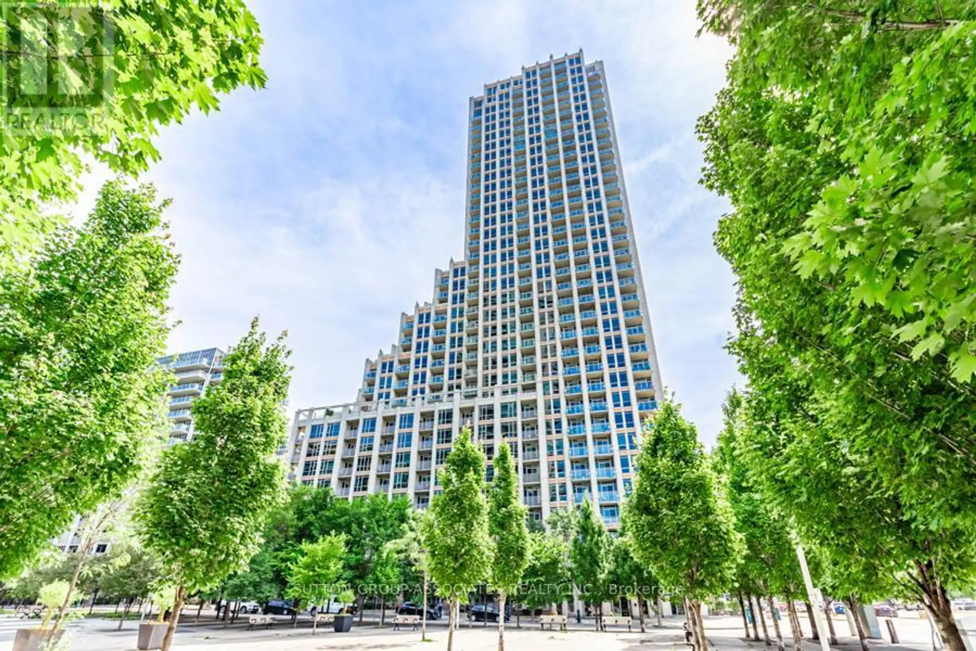 #110 628 FLEET STREET - Image 1