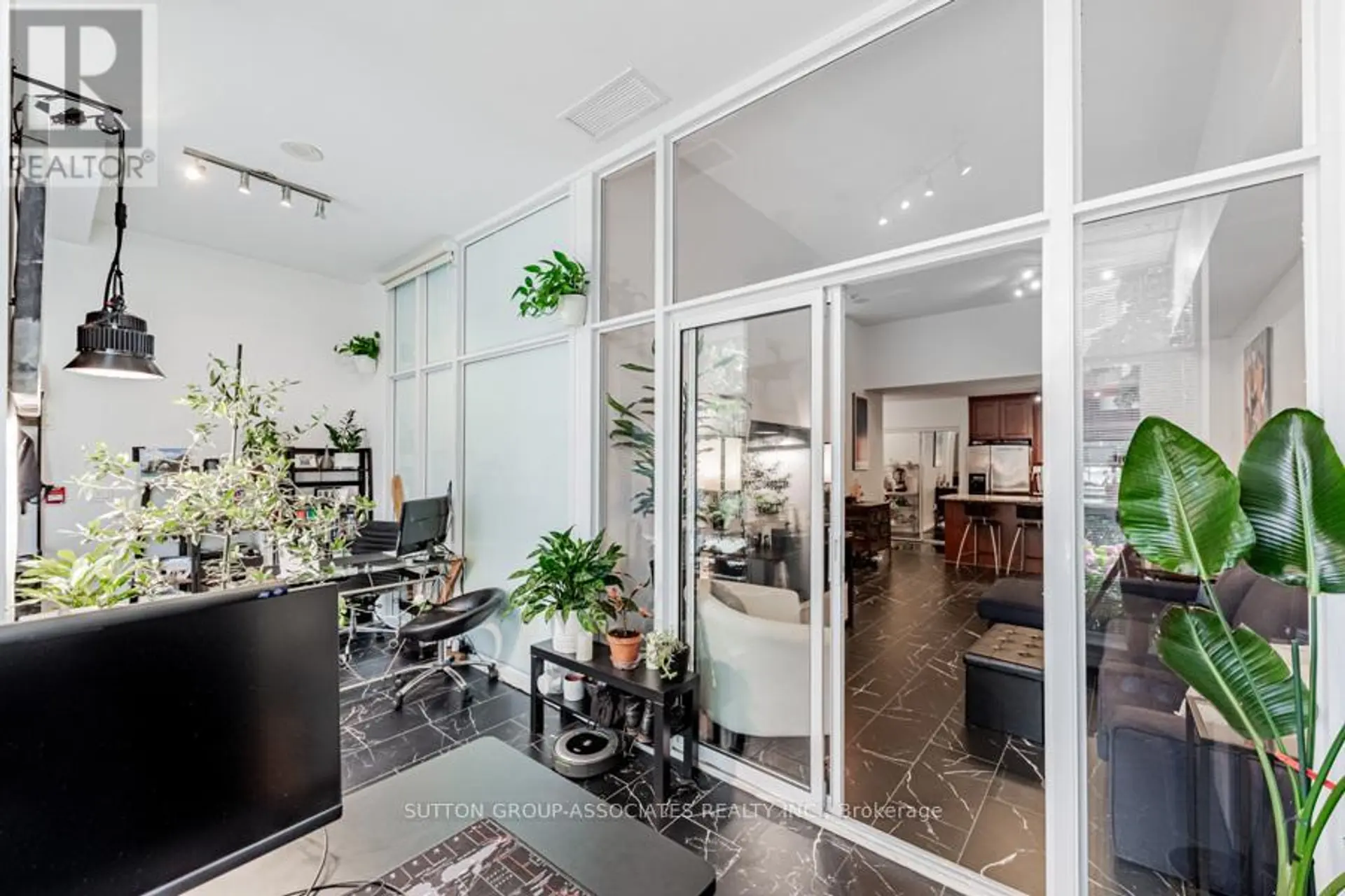 #110 628 FLEET STREET - Image 4