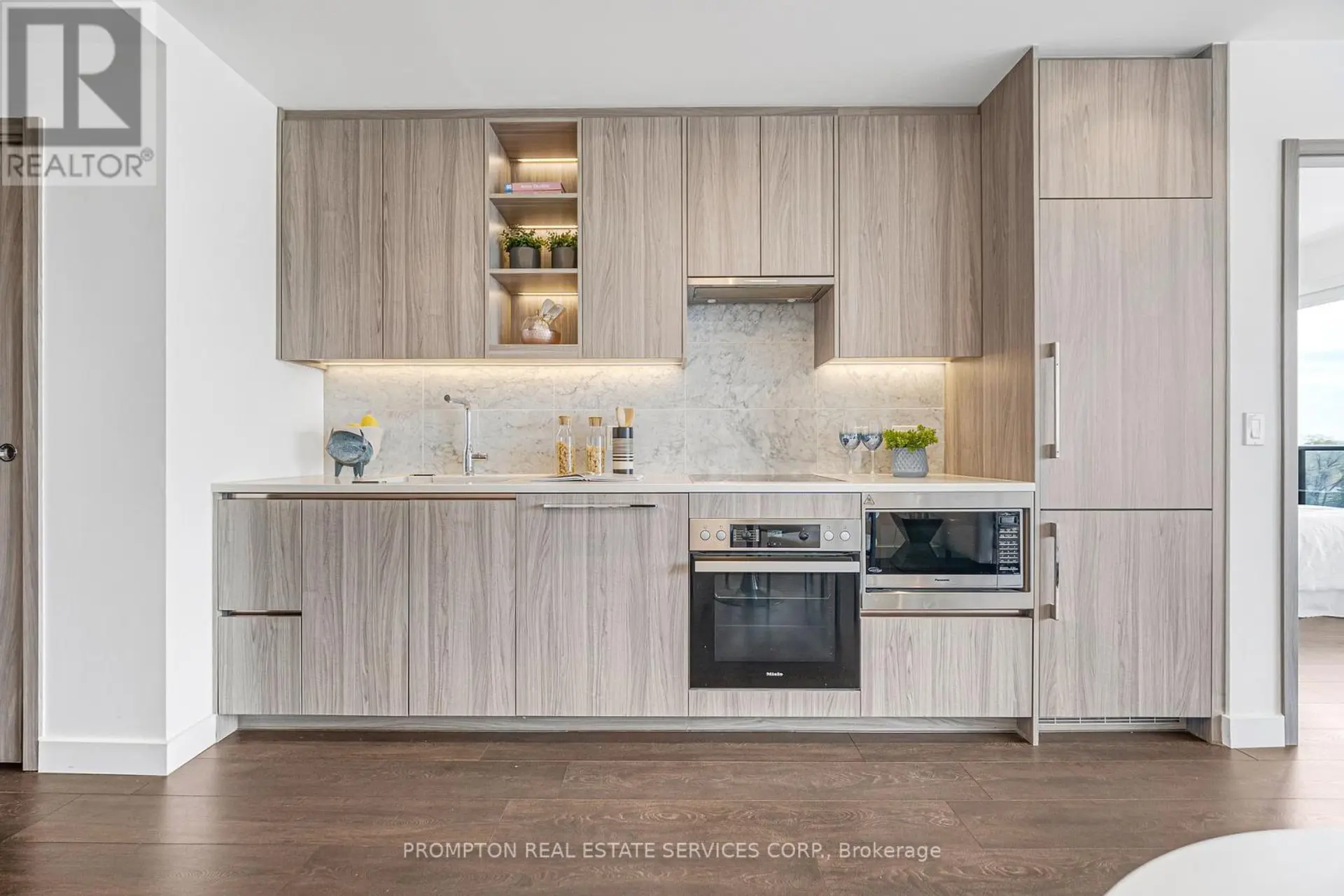 #703 95 MCMAHON DRIVE - Image 4