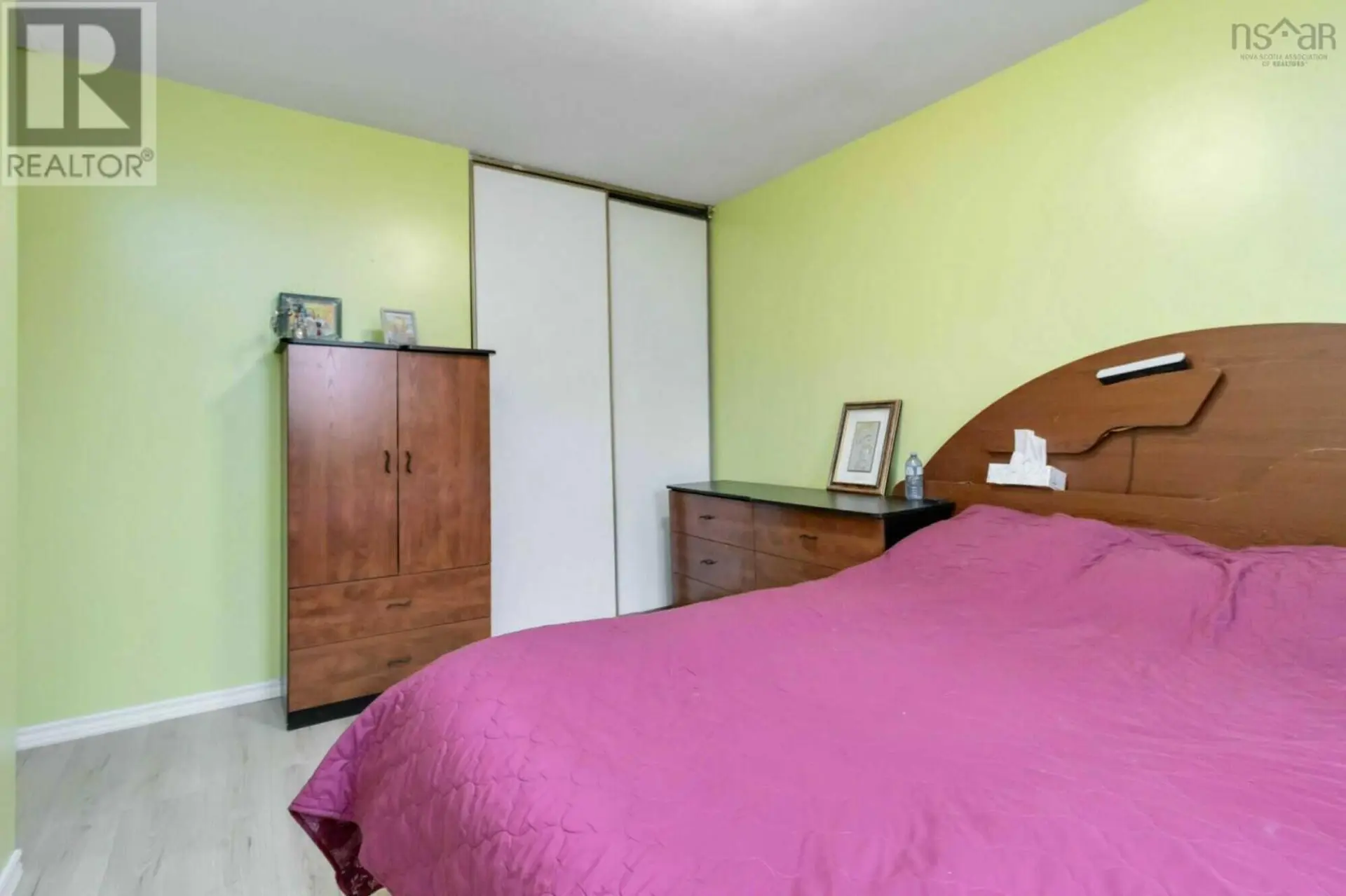 1570 Riverside Drive - Image 13